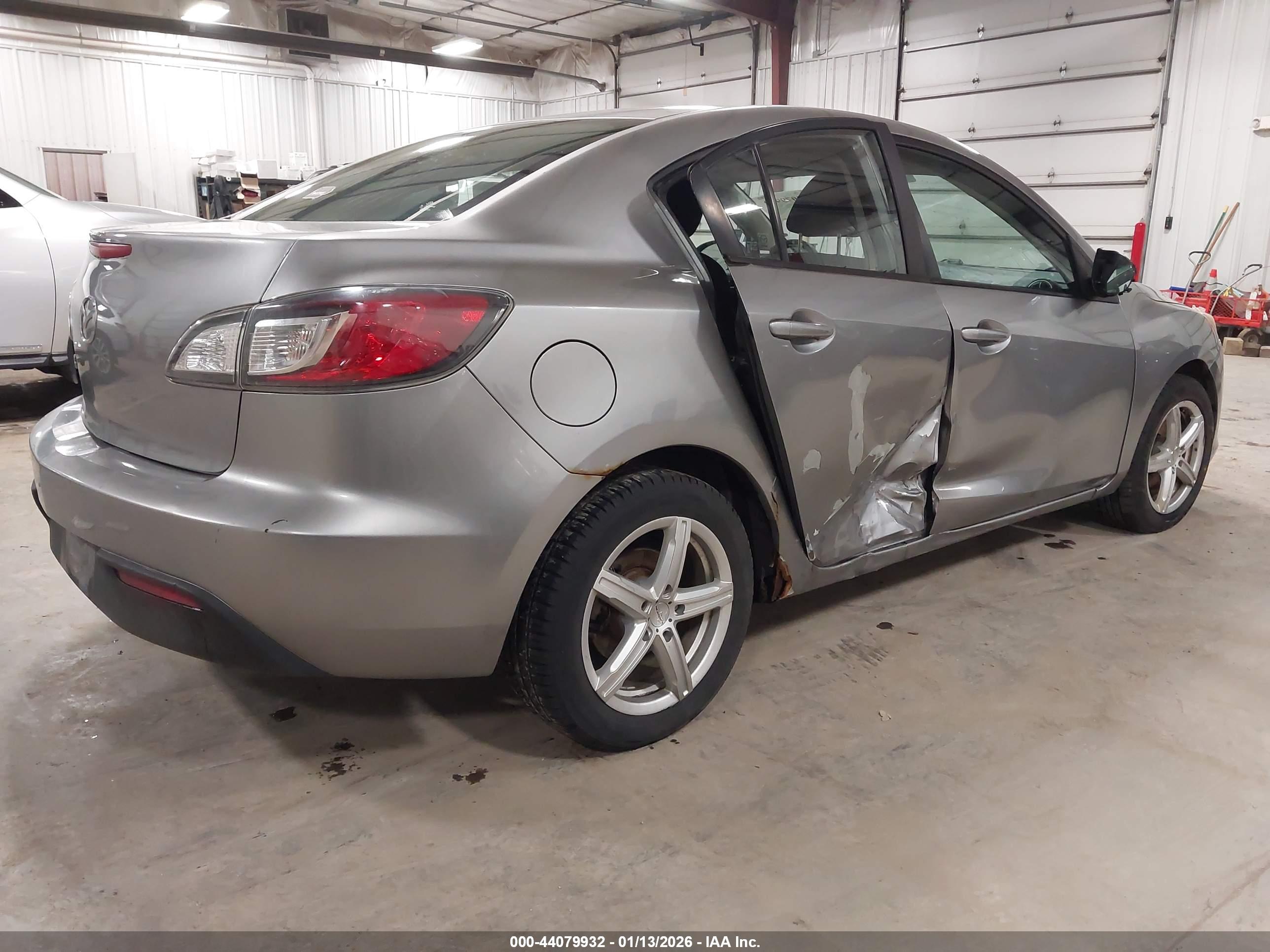 MAZDA MAZDA3 image 4