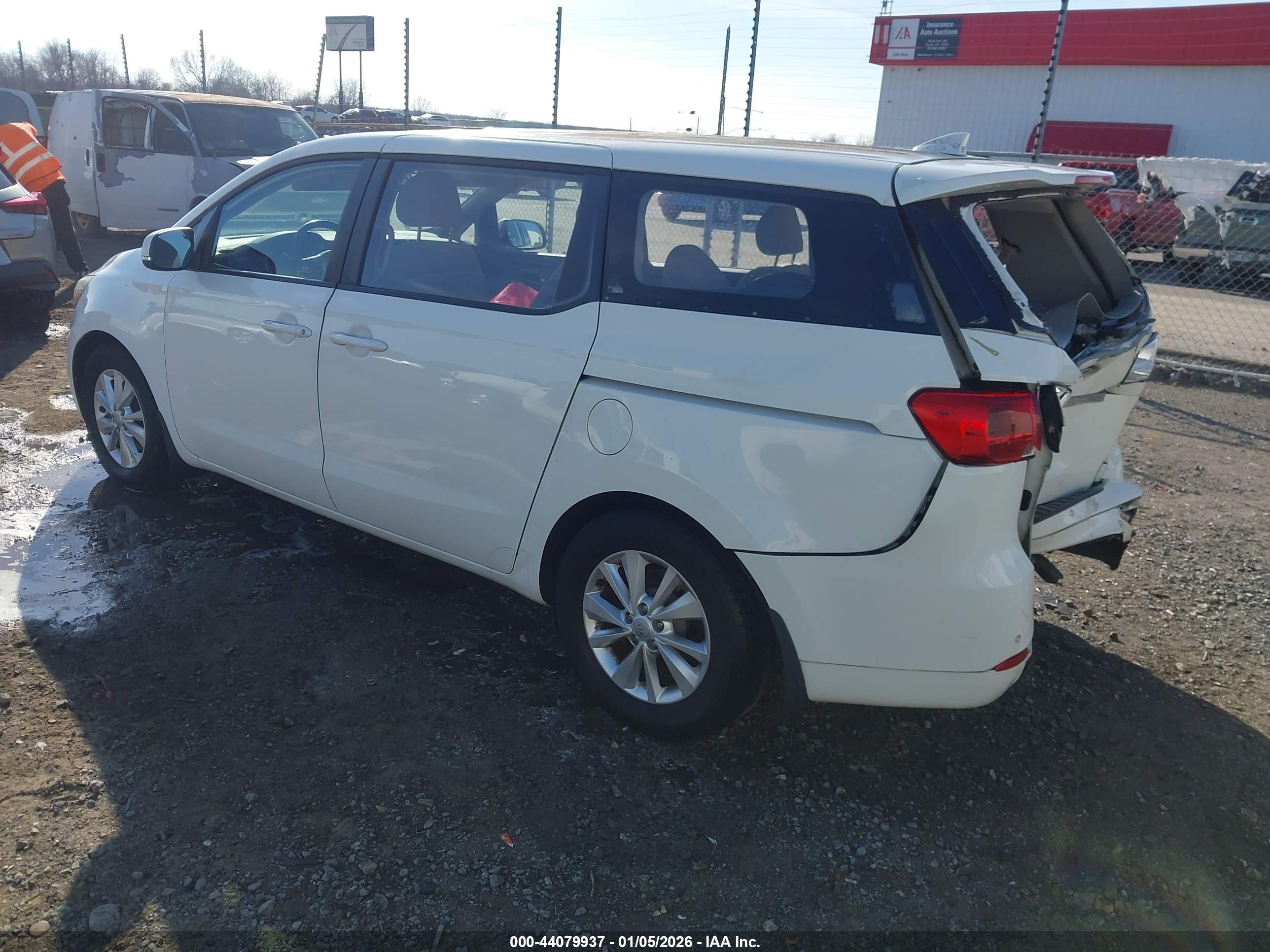 KIA SEDONA image 3