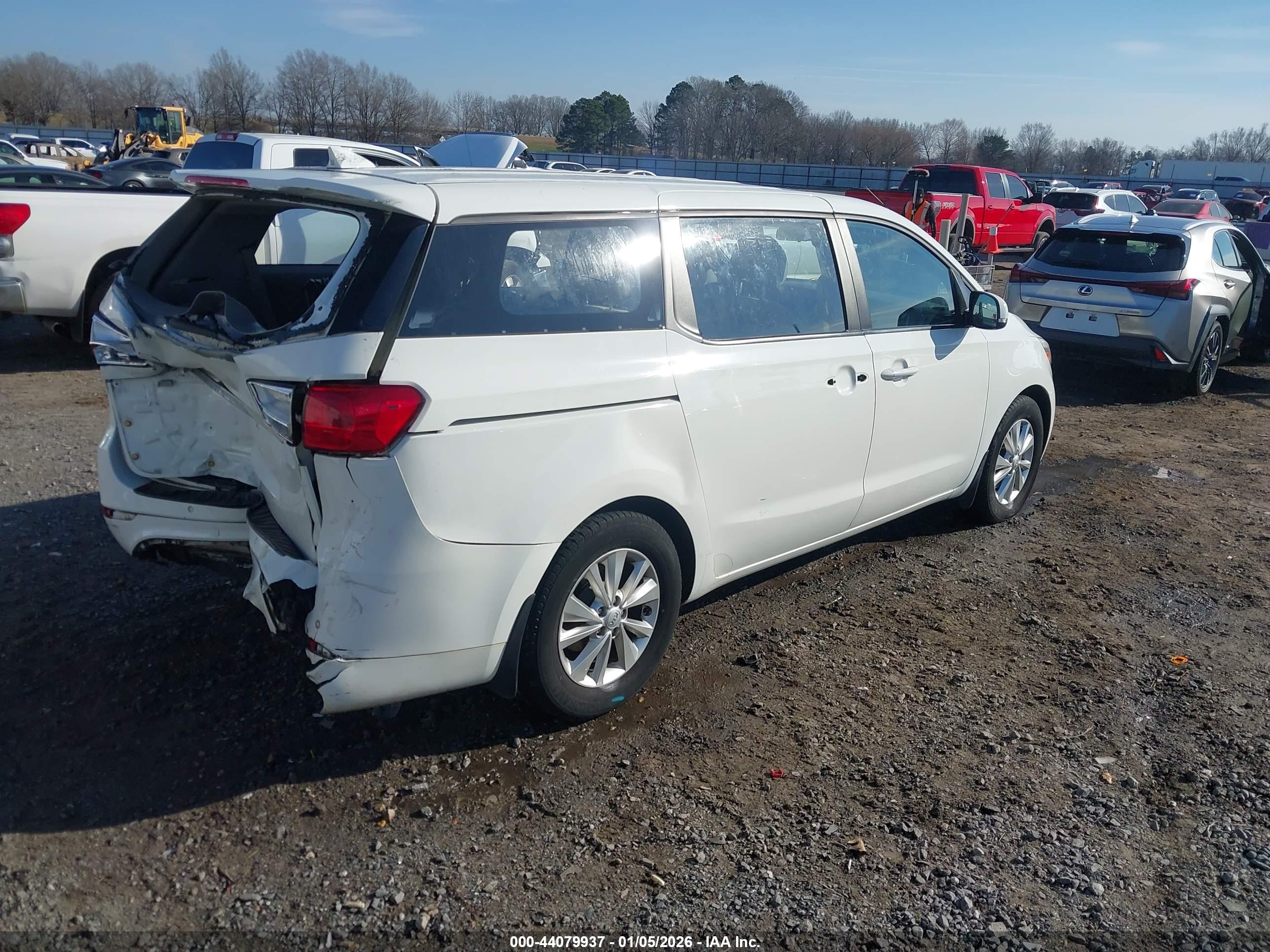 KIA SEDONA image 4