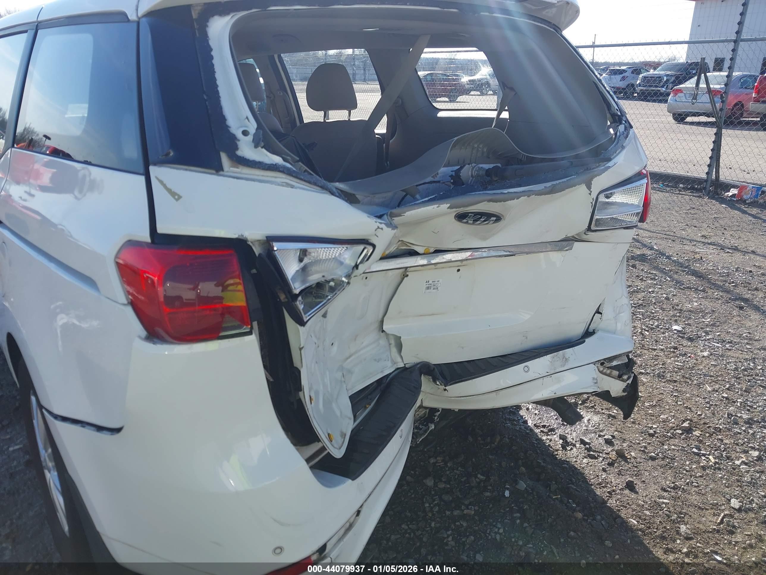 KIA SEDONA image 6