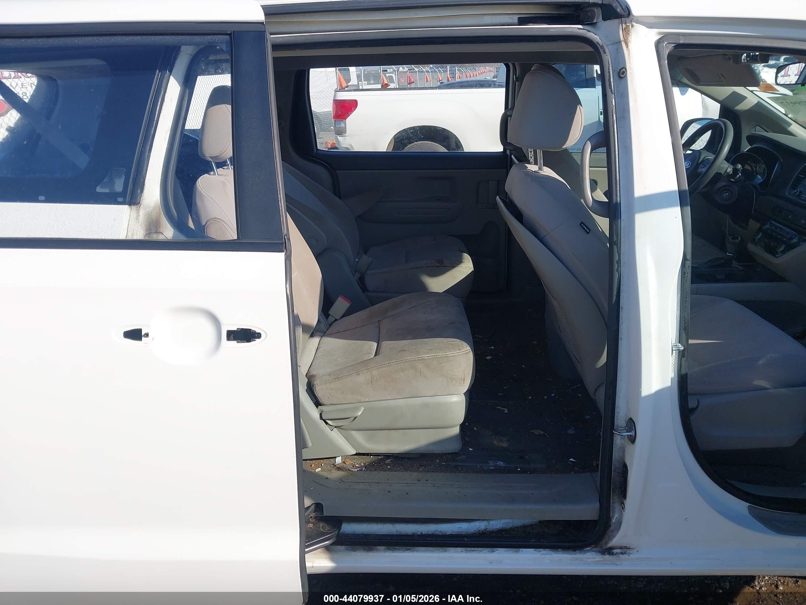 KIA SEDONA image 8