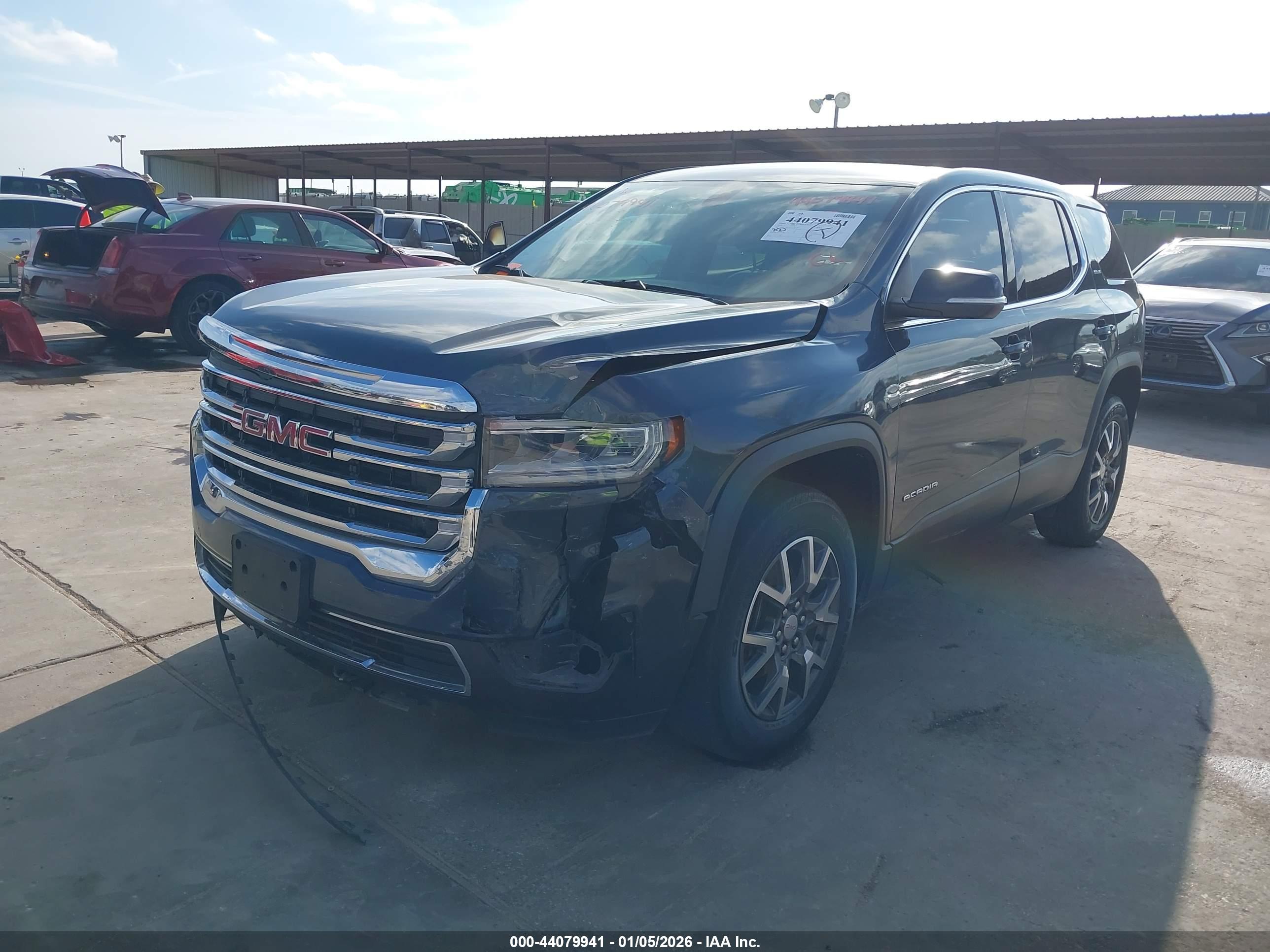 GMC ACADIA image 2