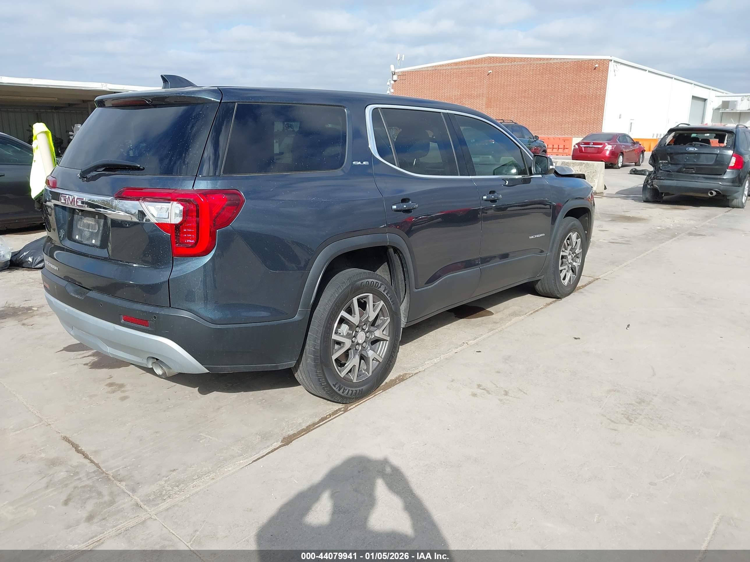 GMC ACADIA image 4
