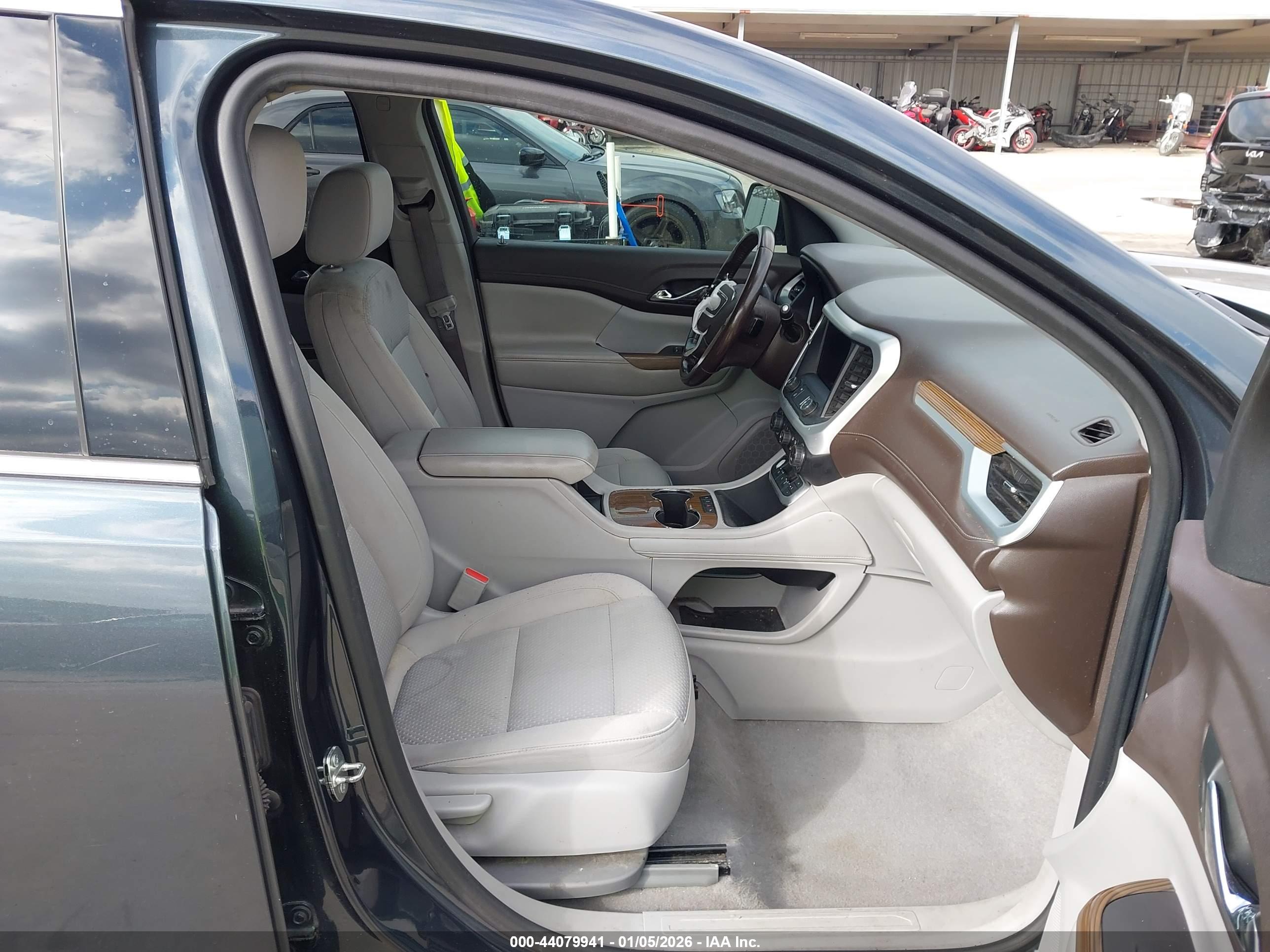 GMC ACADIA image 5