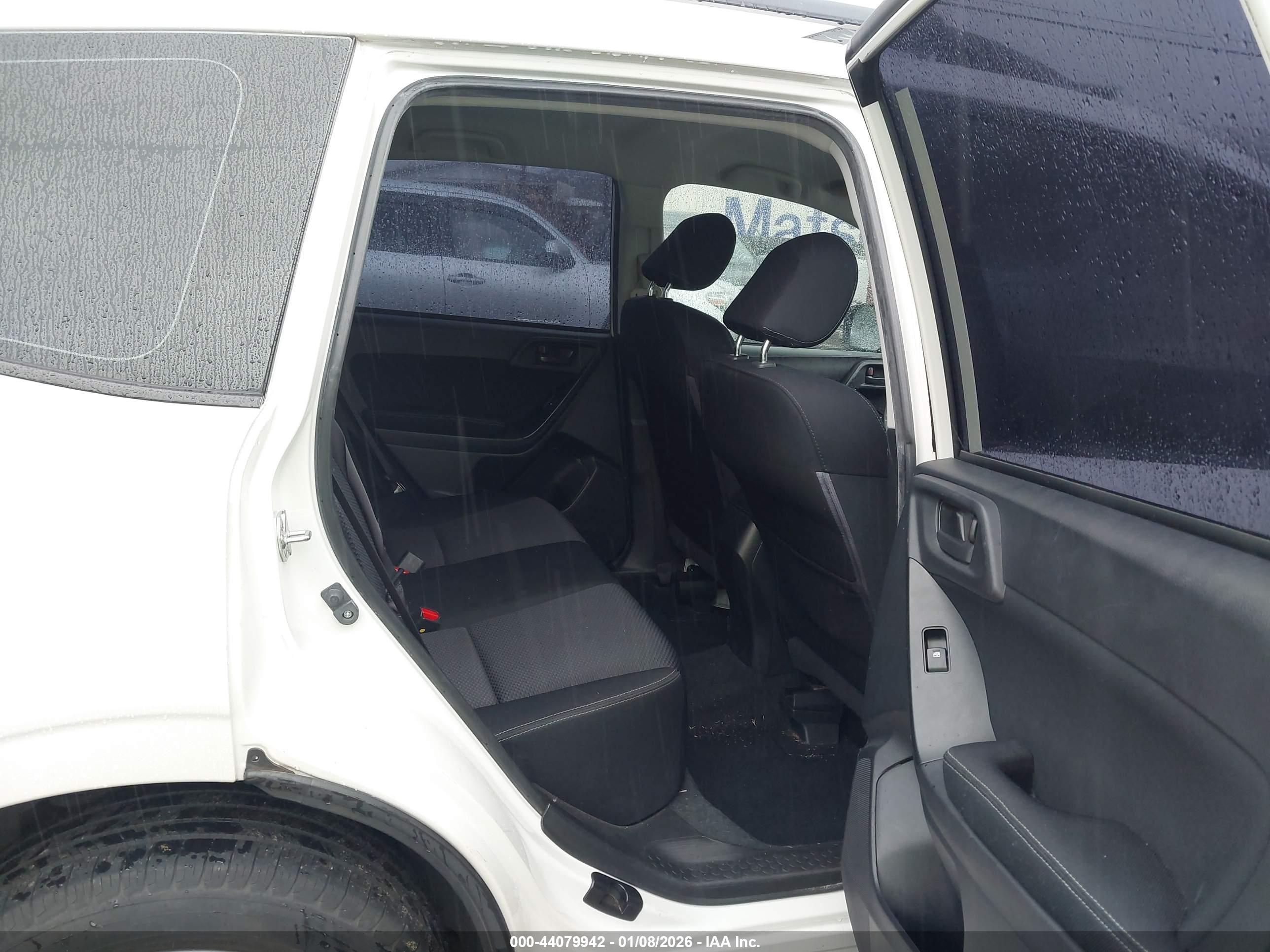 SUBARU FORESTER image 8