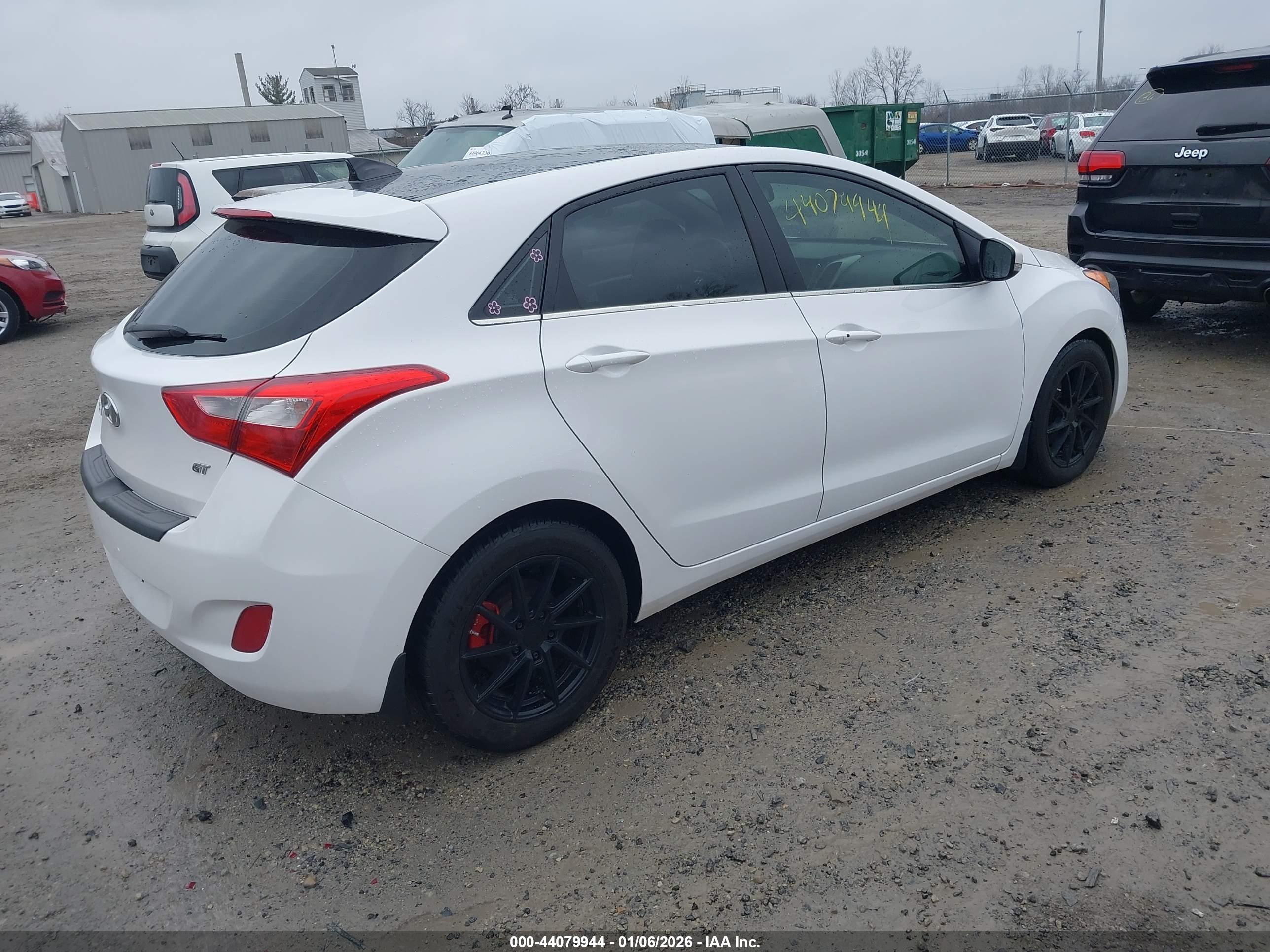 HYUNDAI ELANTRA image 4