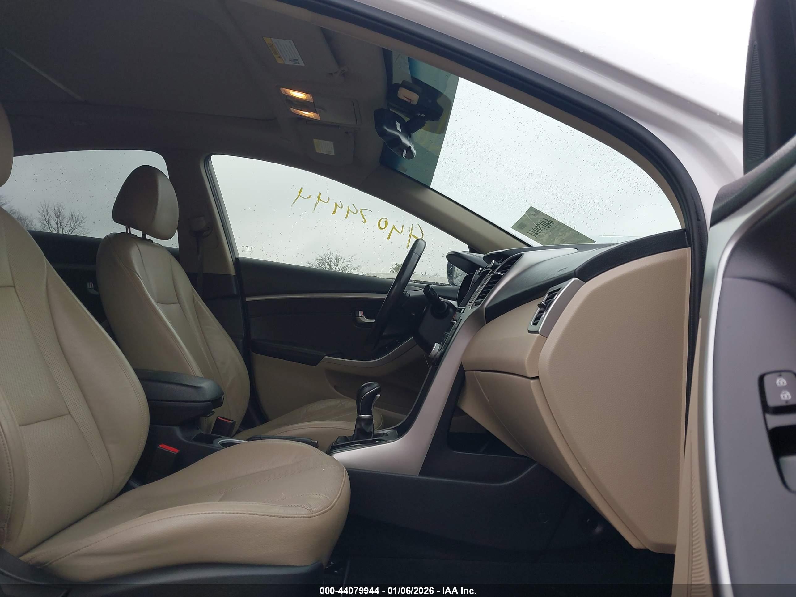 HYUNDAI ELANTRA image 5