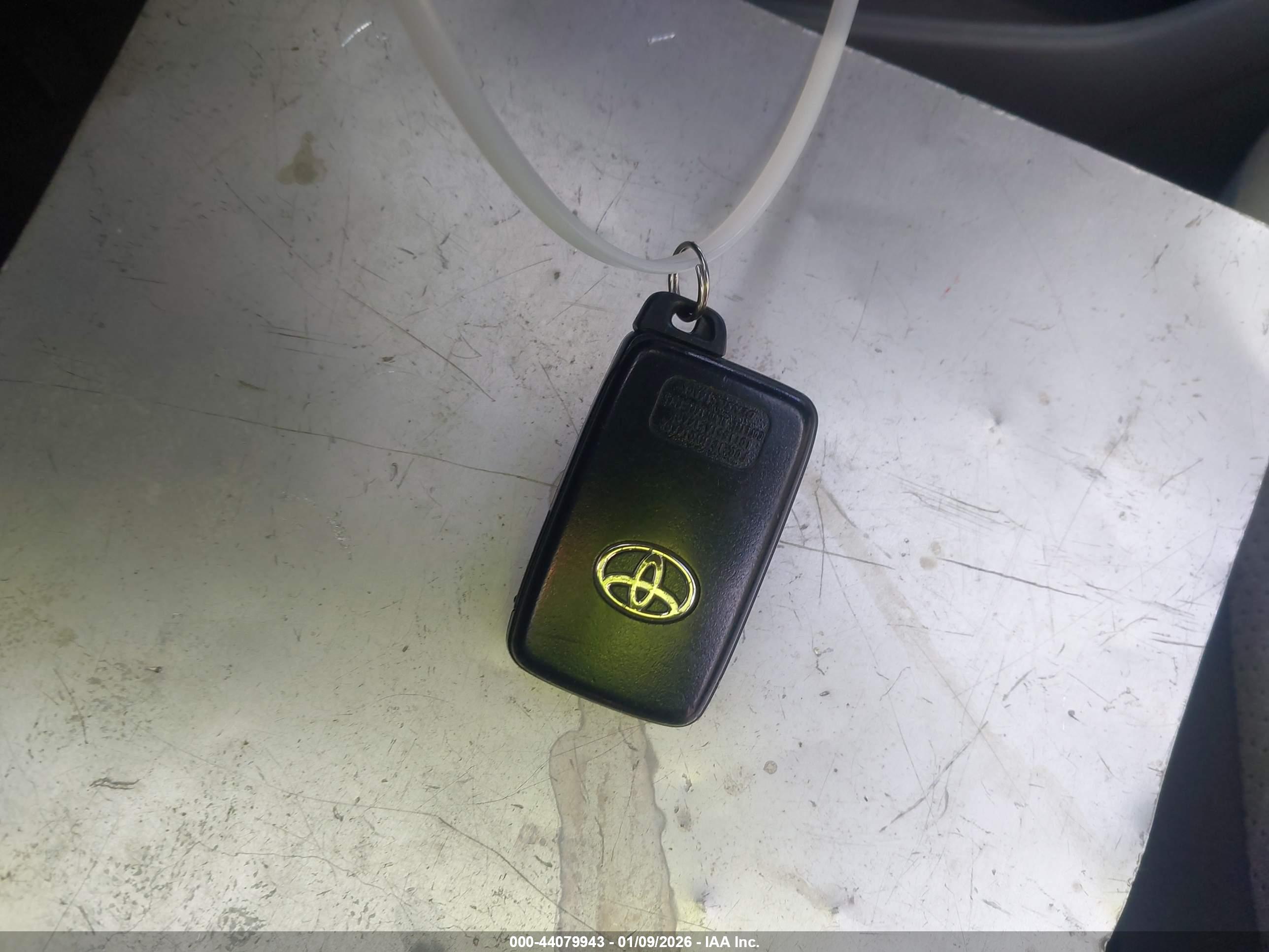 TOYOTA PRIUS image 11