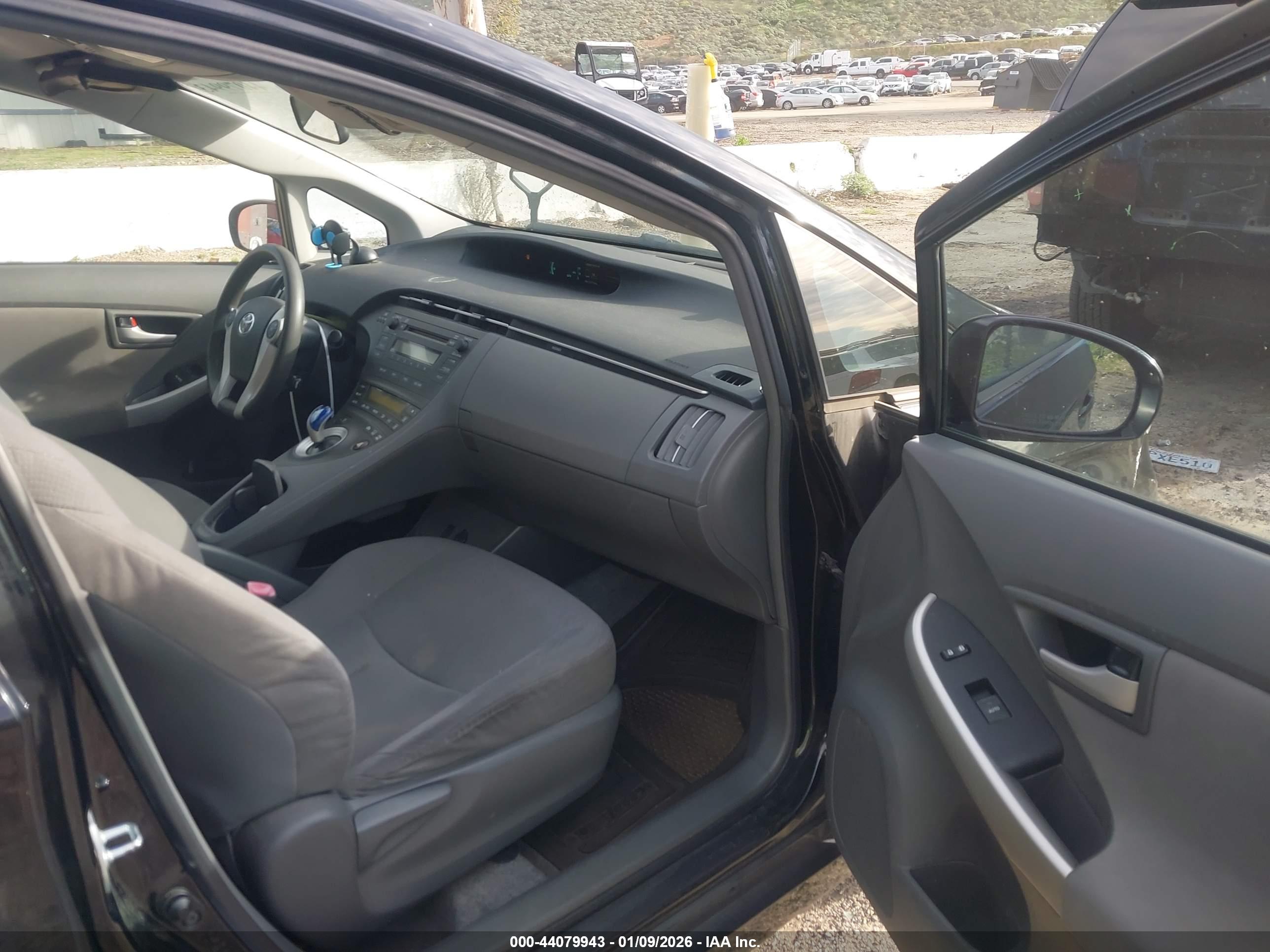TOYOTA PRIUS image 5