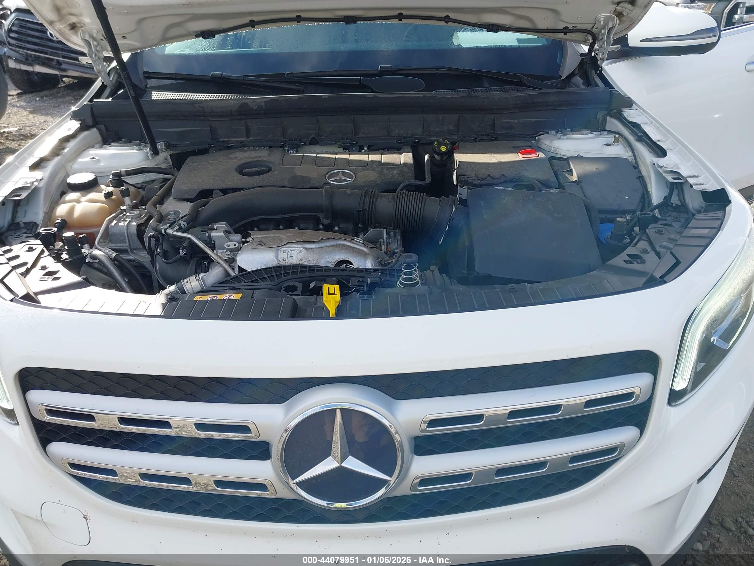 MERCEDES-BENZ GLB image 10