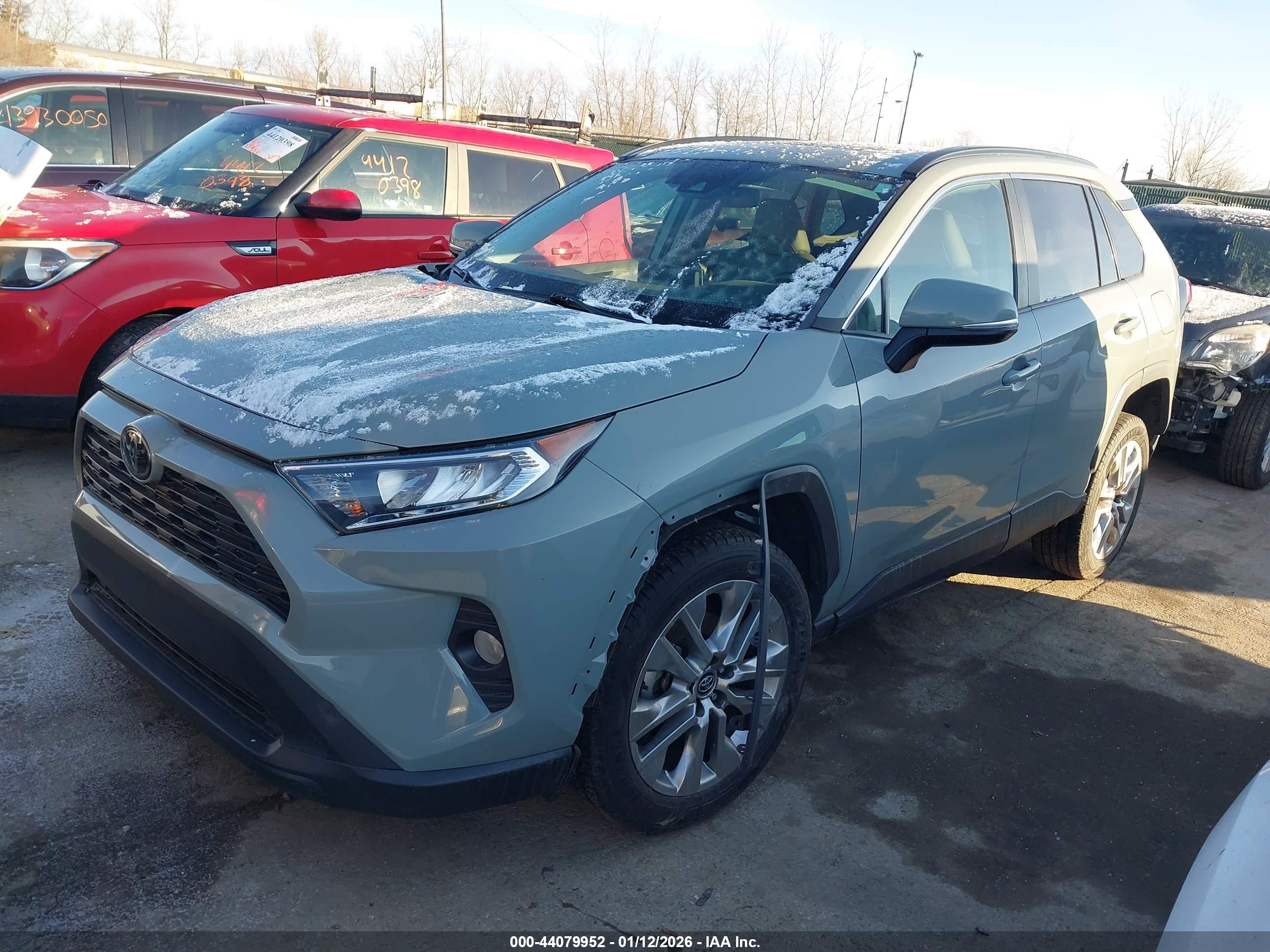 TOYOTA RAV4 image 2