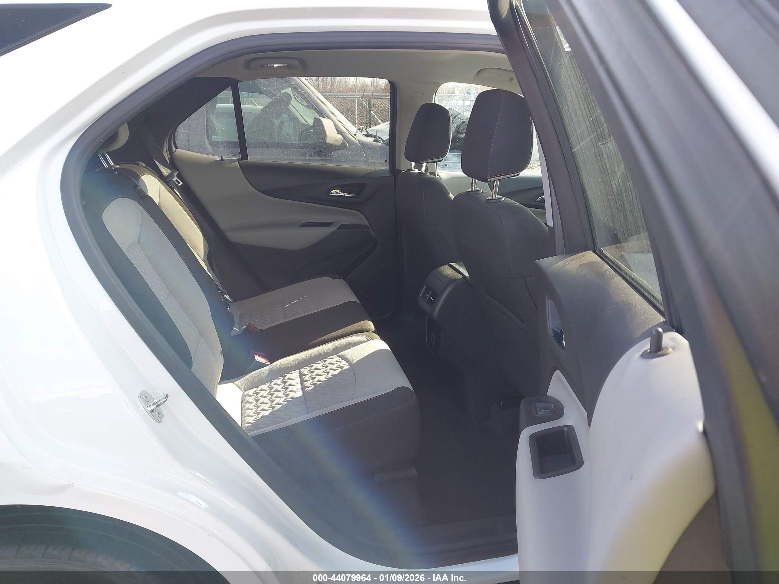 CHEVROLET EQUINOX image 8
