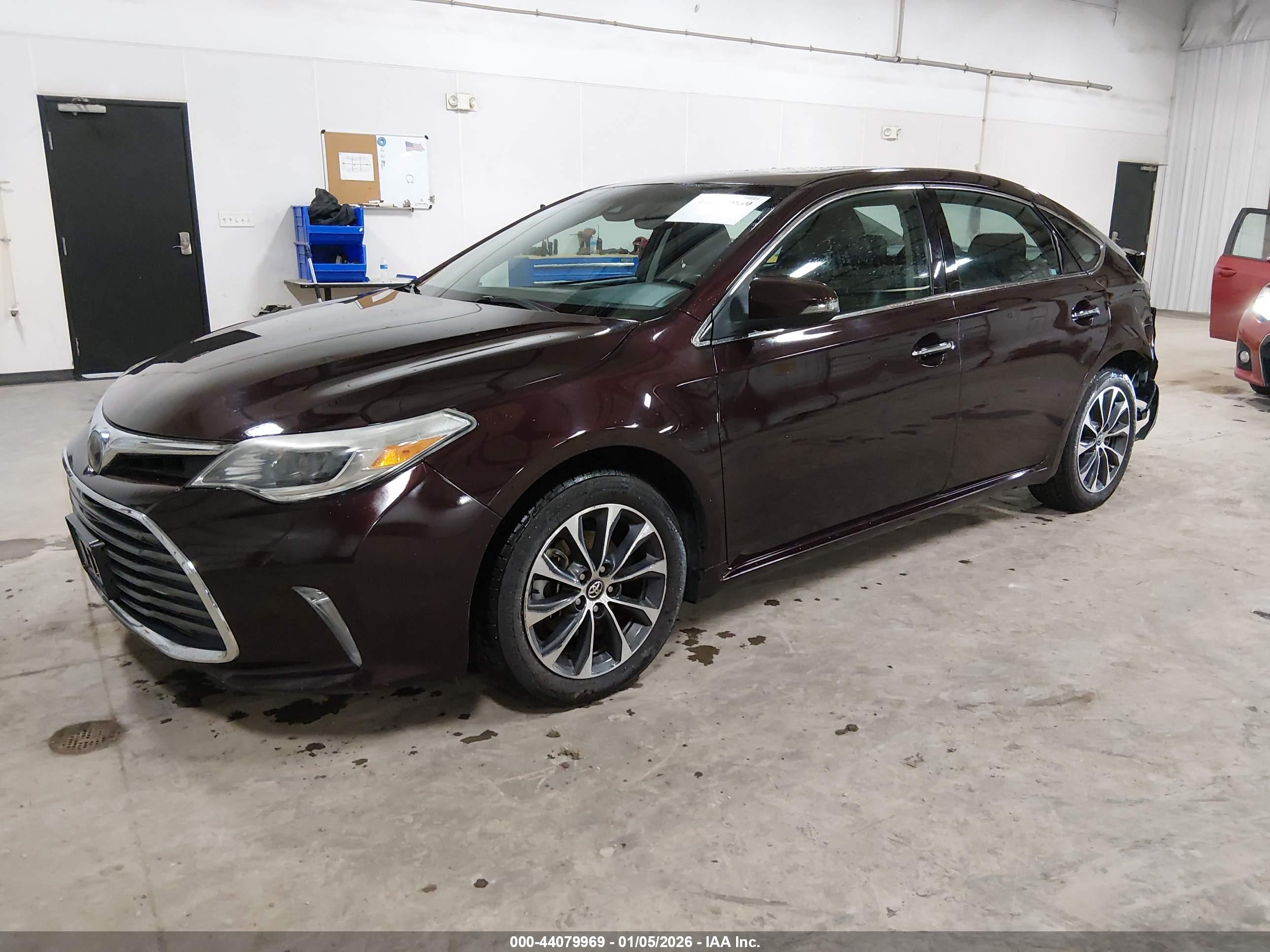 TOYOTA AVALON image 2