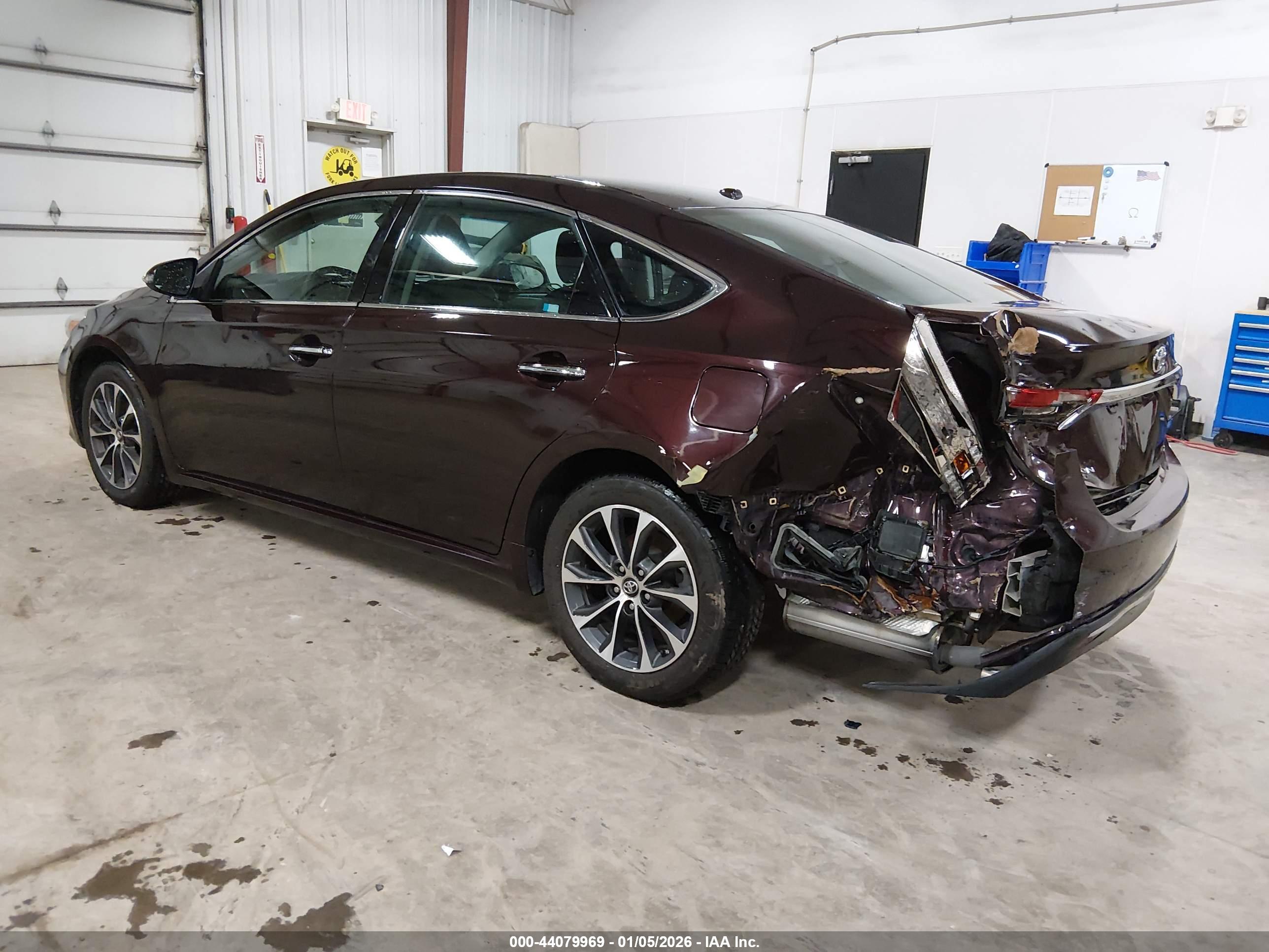 TOYOTA AVALON image 3