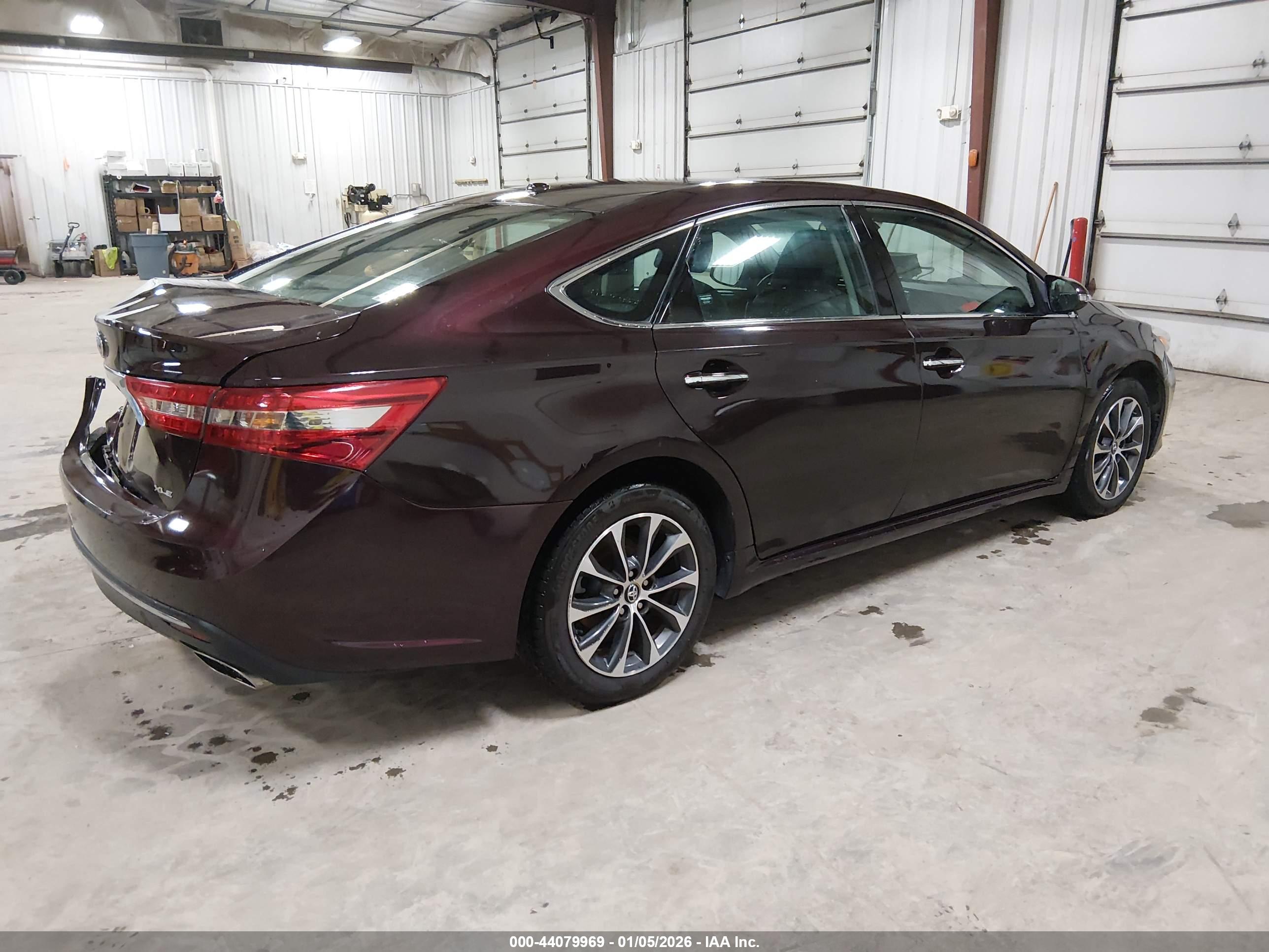 TOYOTA AVALON image 4