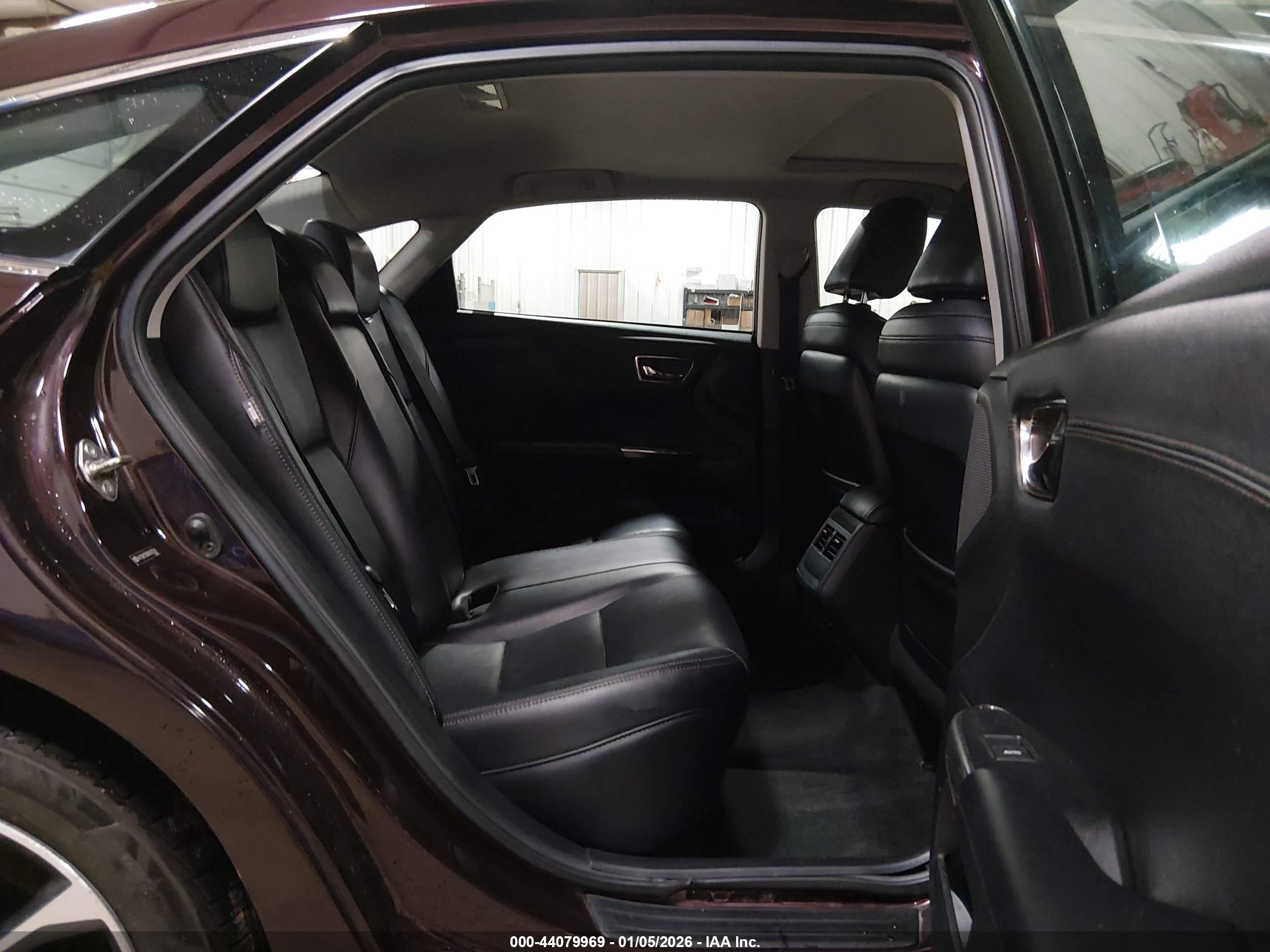 TOYOTA AVALON image 8