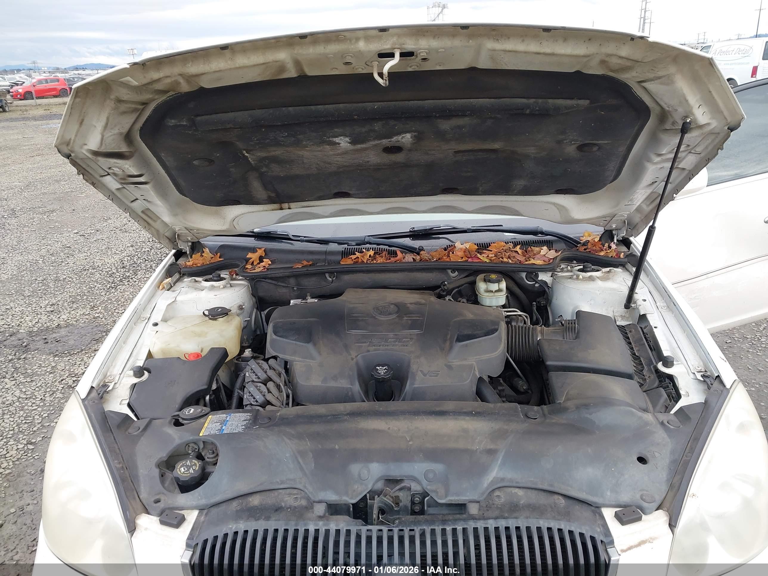 BUICK LUCERNE image 10
