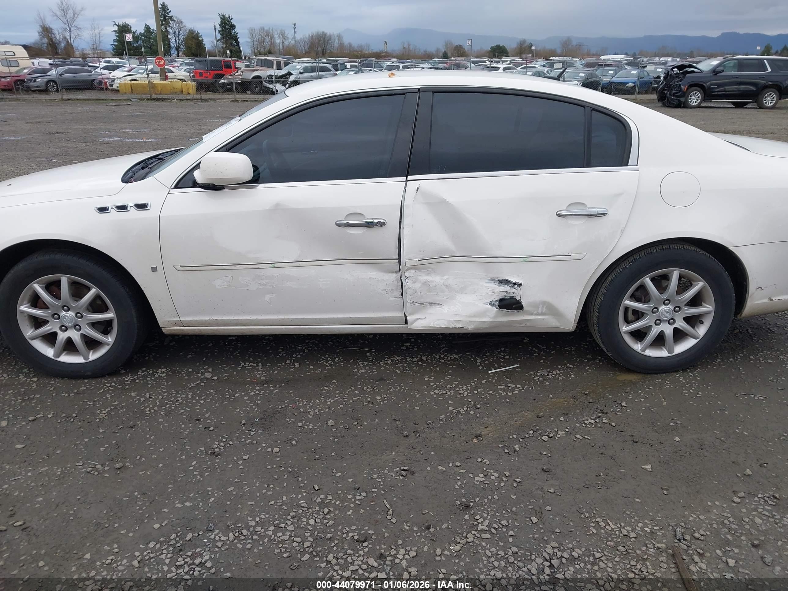BUICK LUCERNE image 6