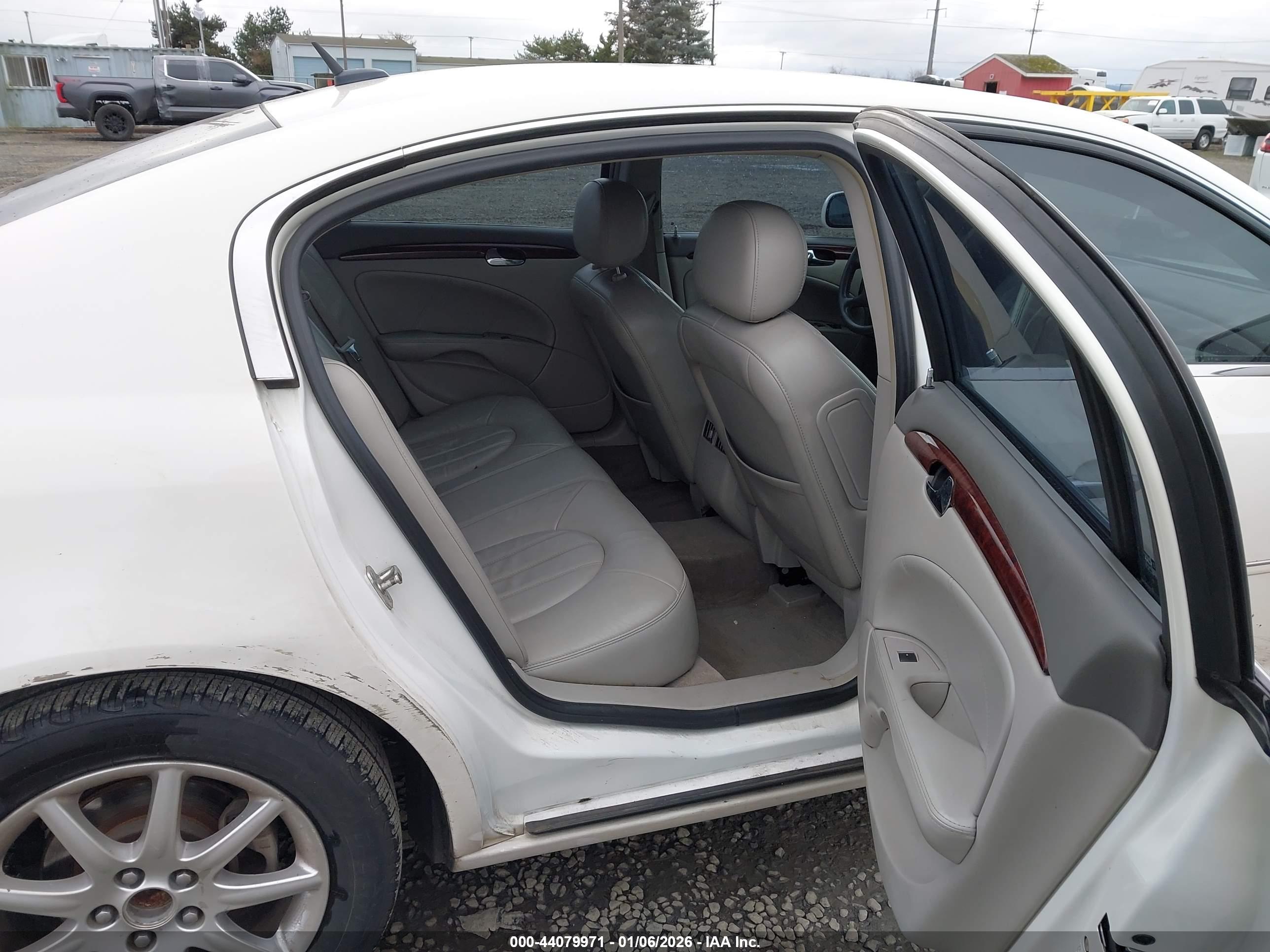 BUICK LUCERNE image 8