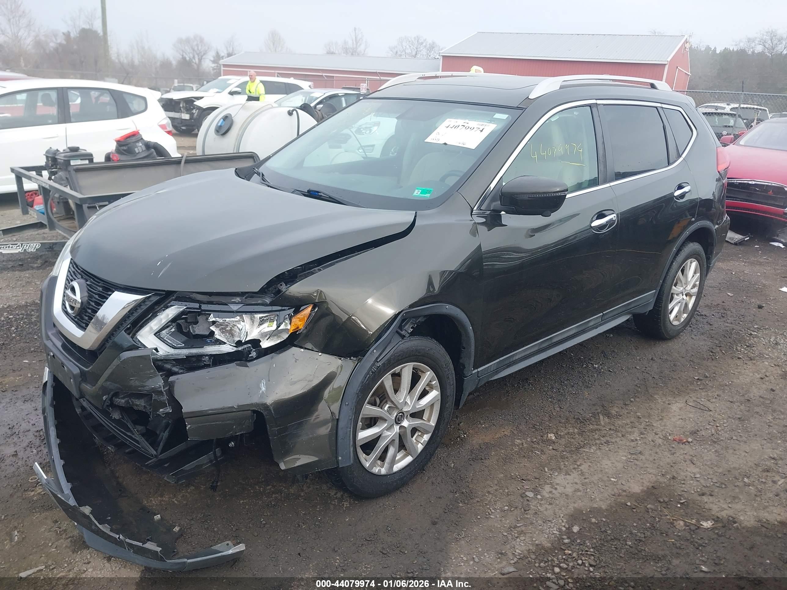 NISSAN ROGUE image 2