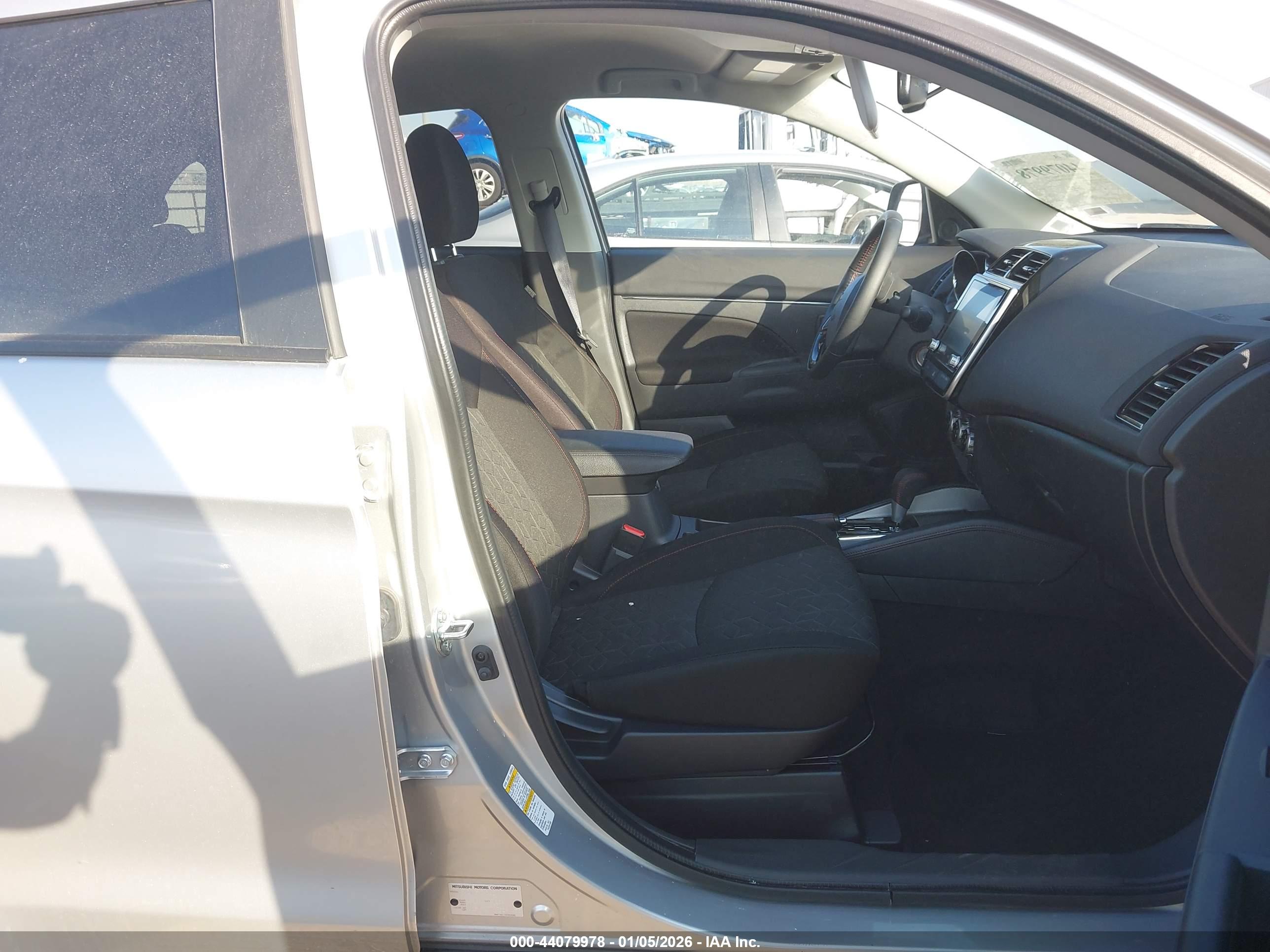 MITSUBISHI OUTLANDER image 5