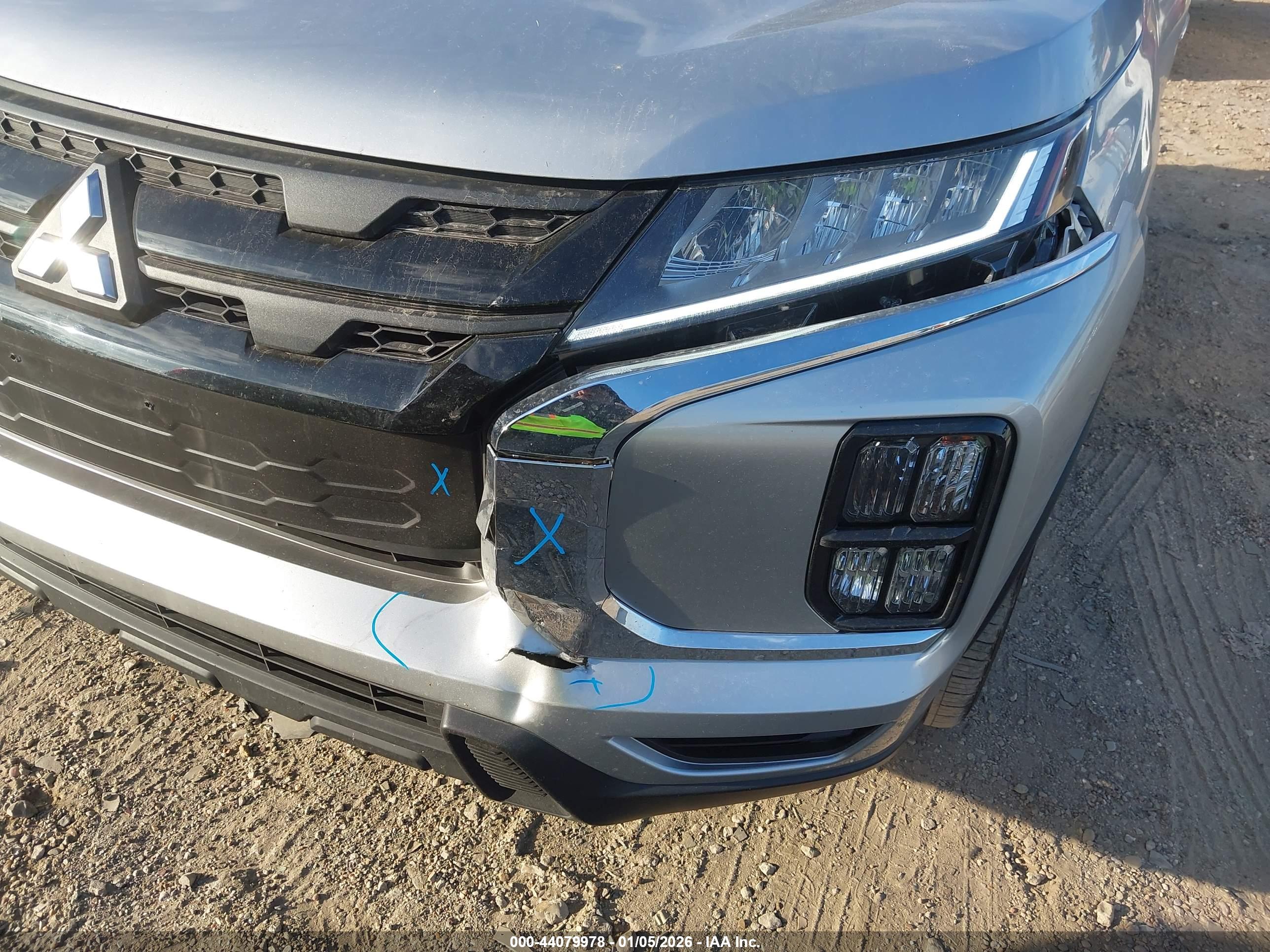 MITSUBISHI OUTLANDER image 6
