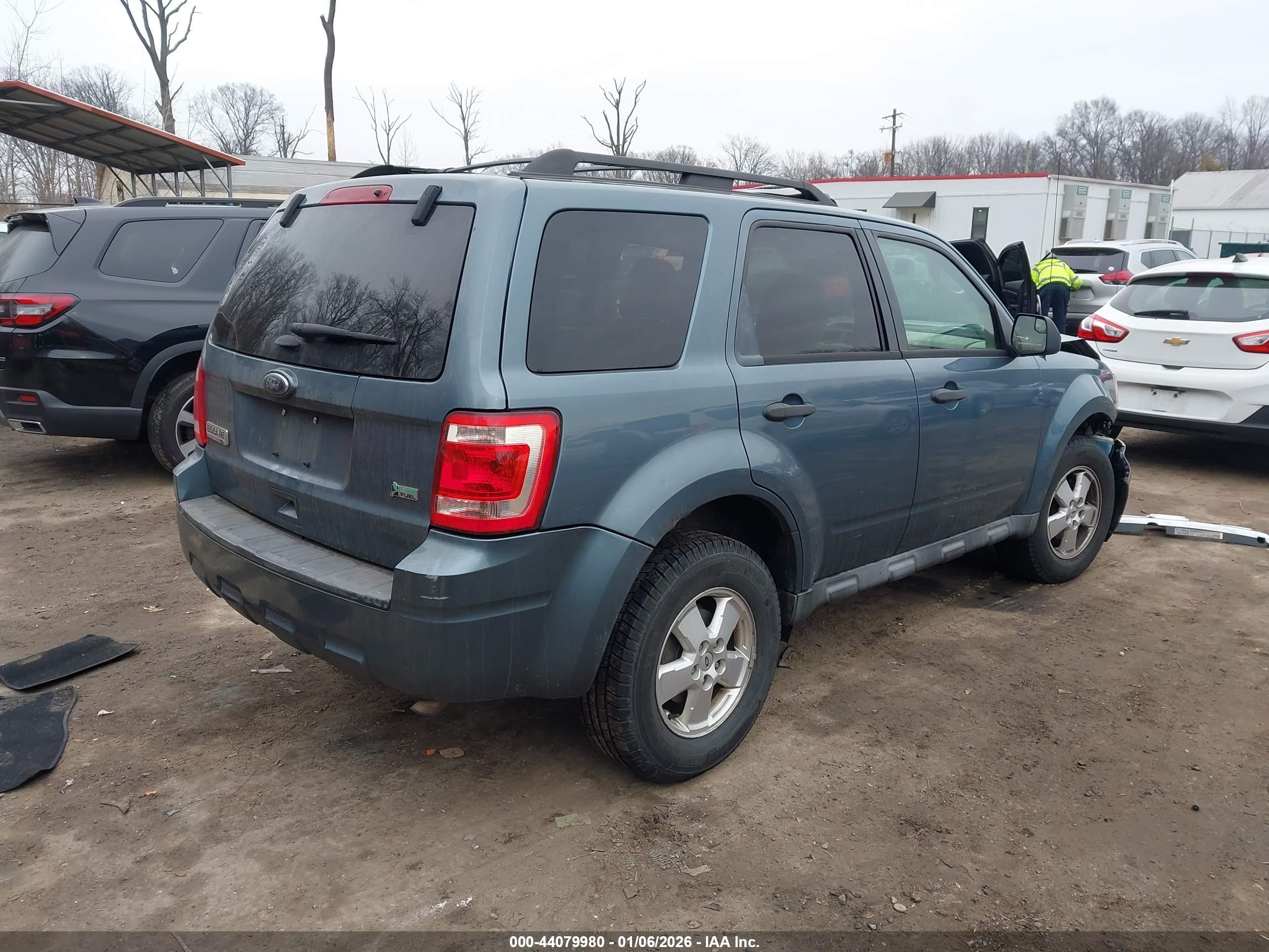 FORD ESCAPE image 4