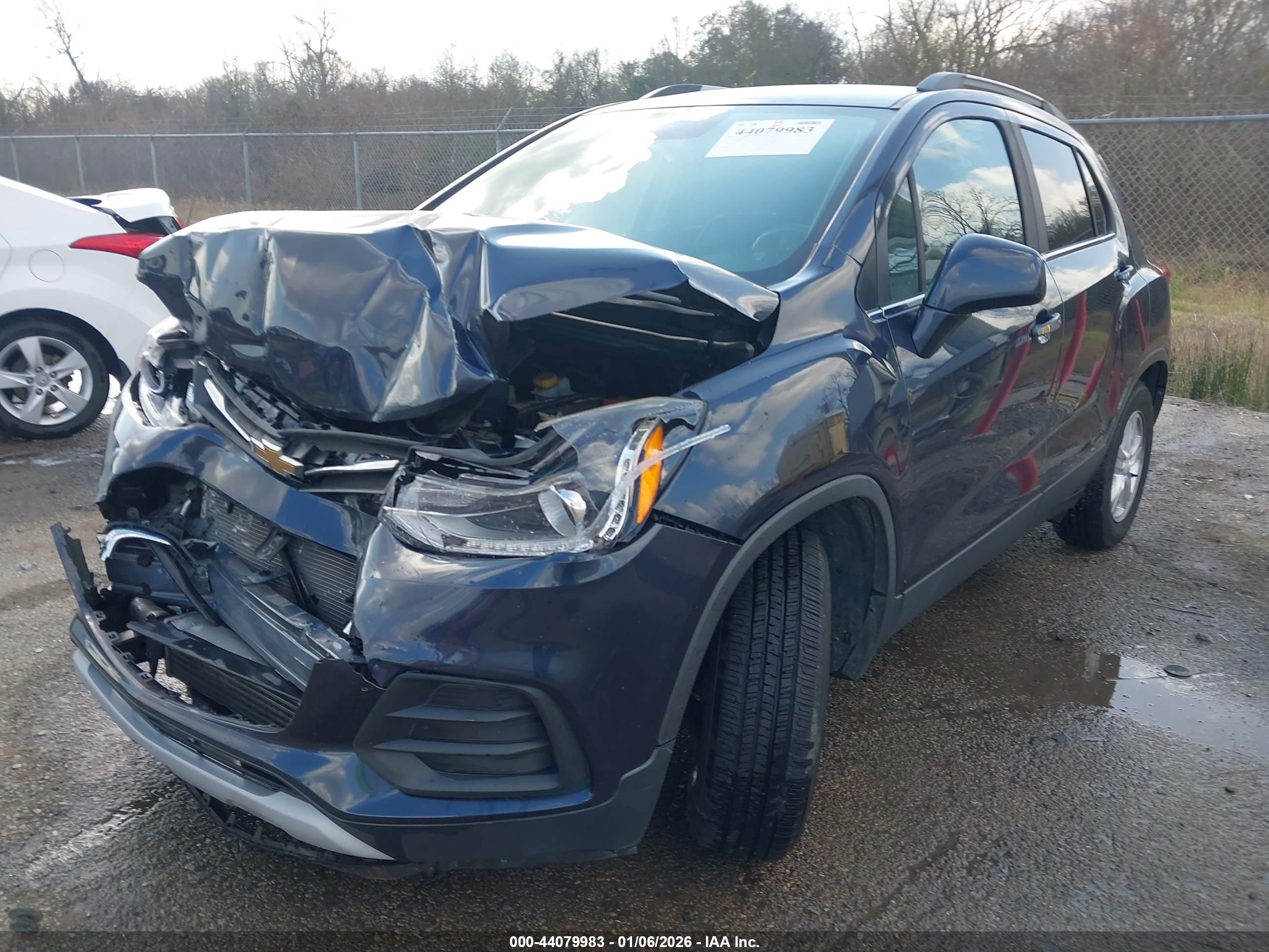 CHEVROLET TRAX image 2