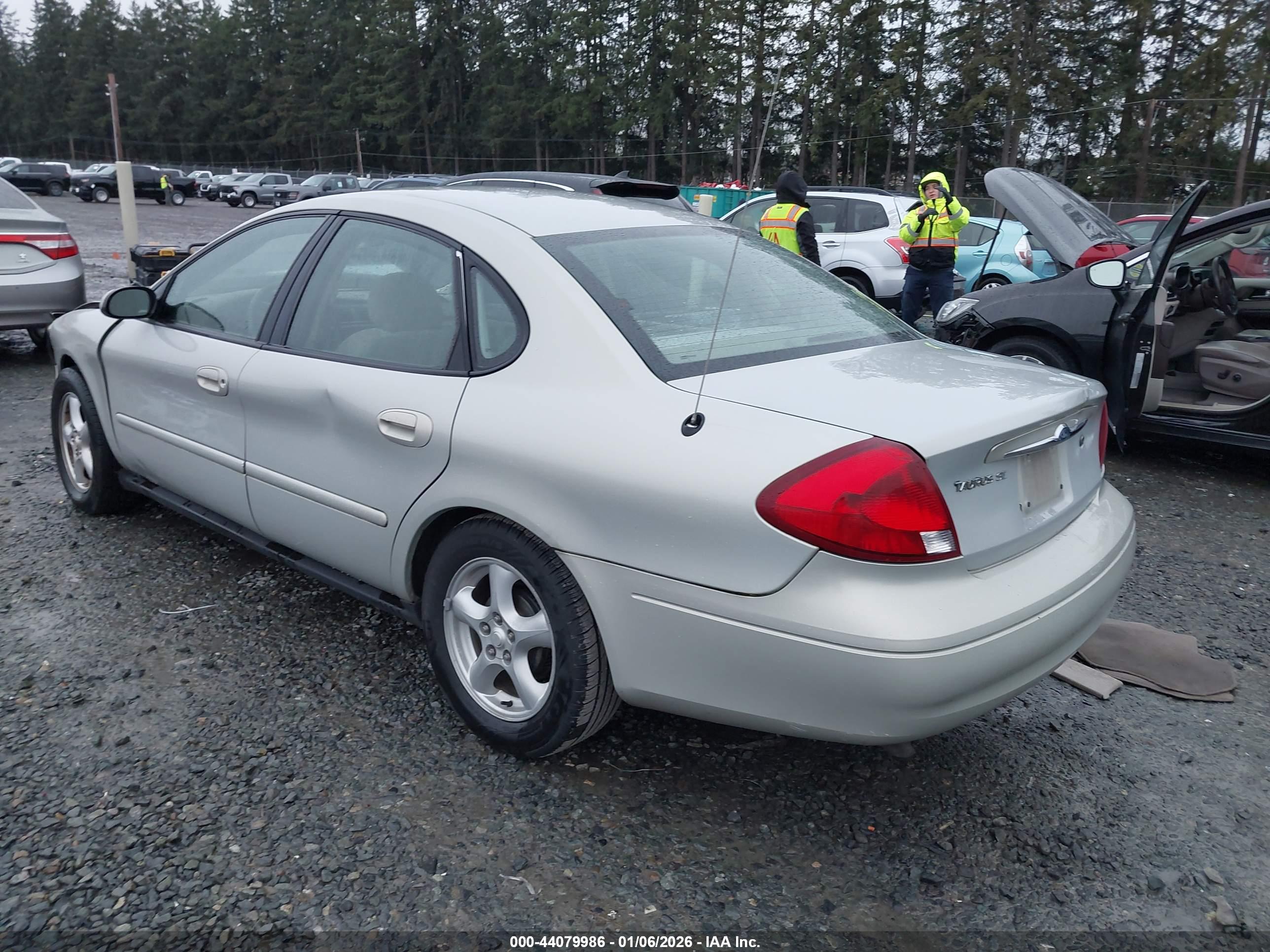 FORD TAURUS image 3