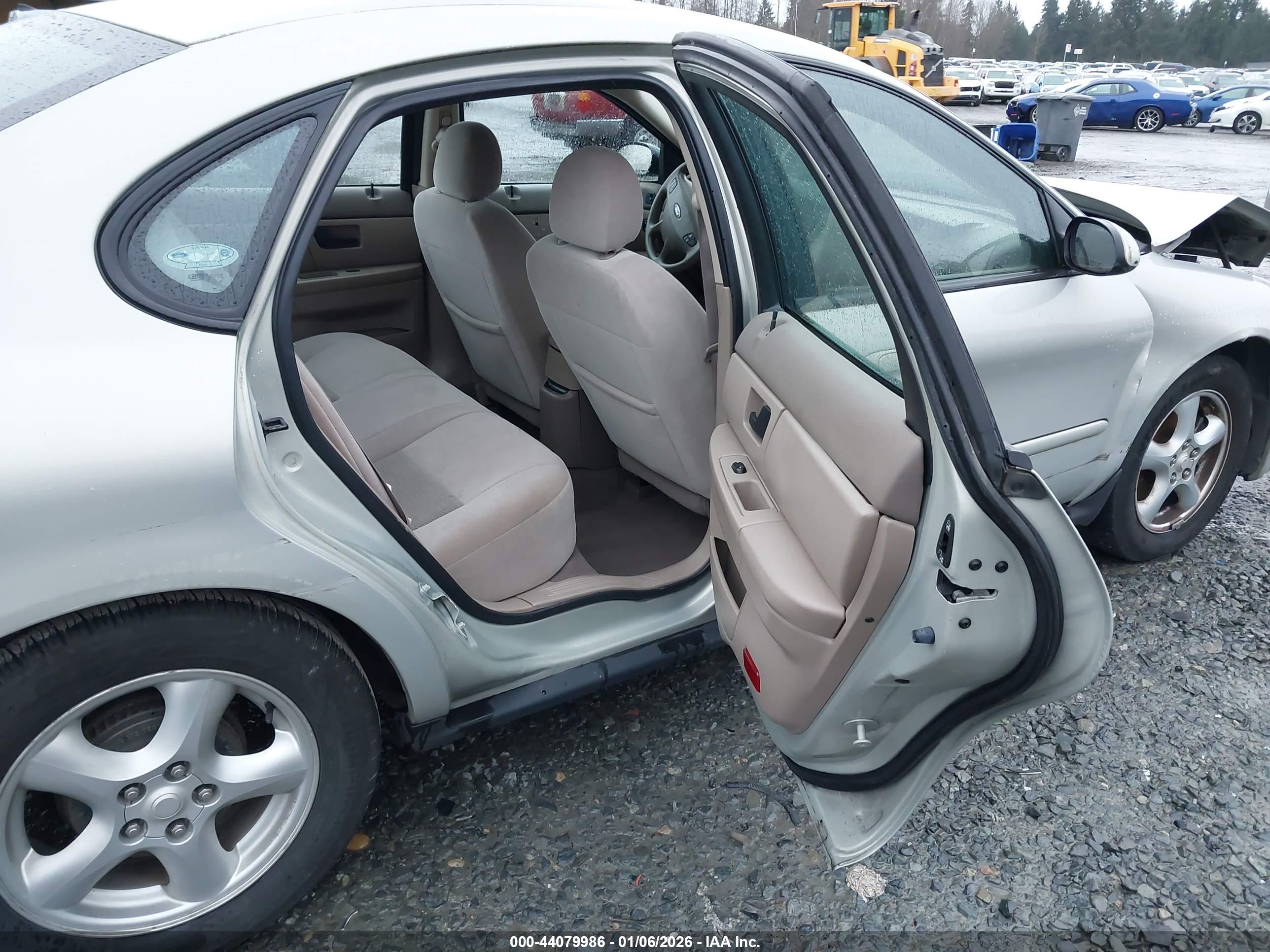FORD TAURUS image 8