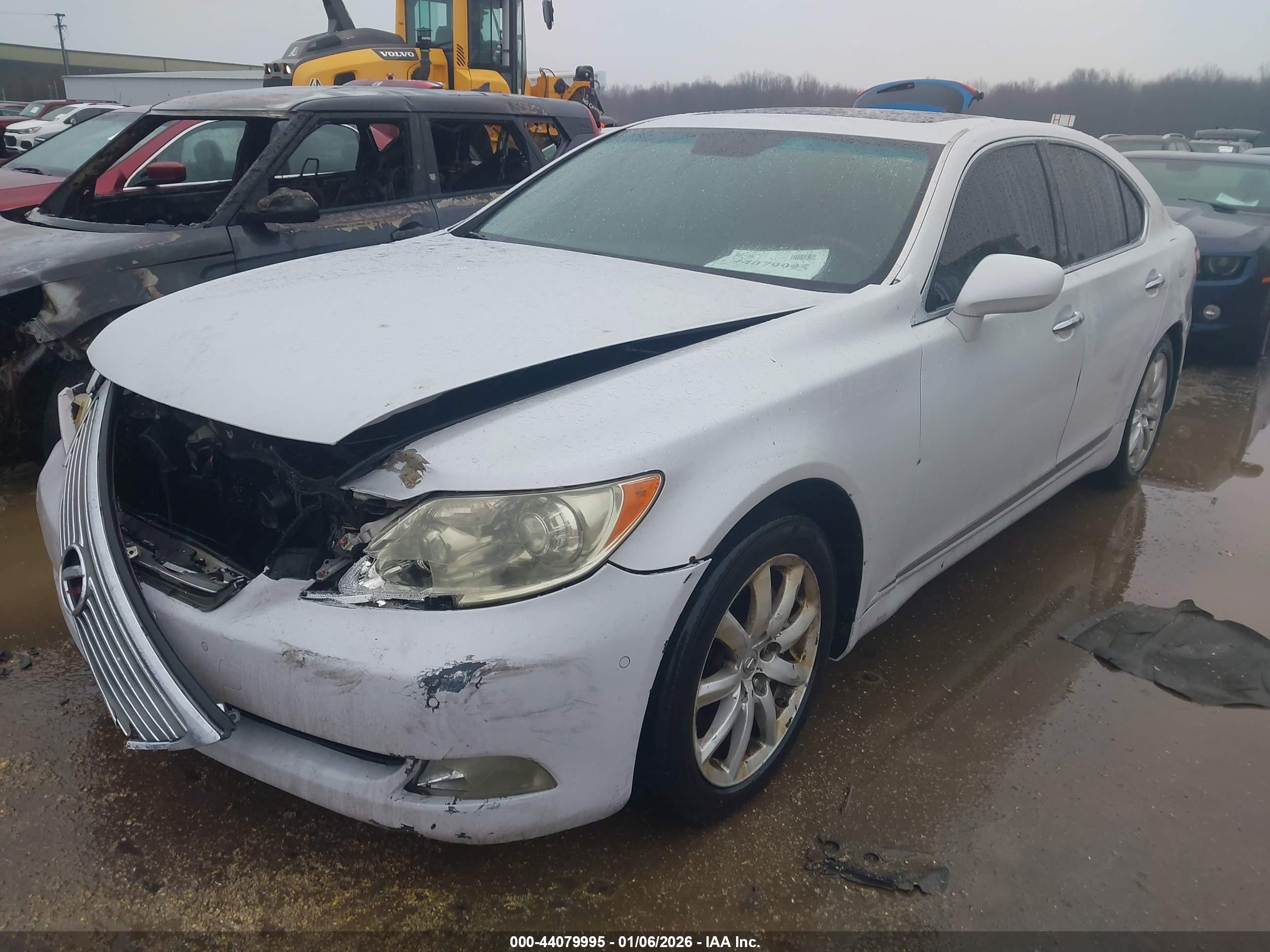 LEXUS LS image 2