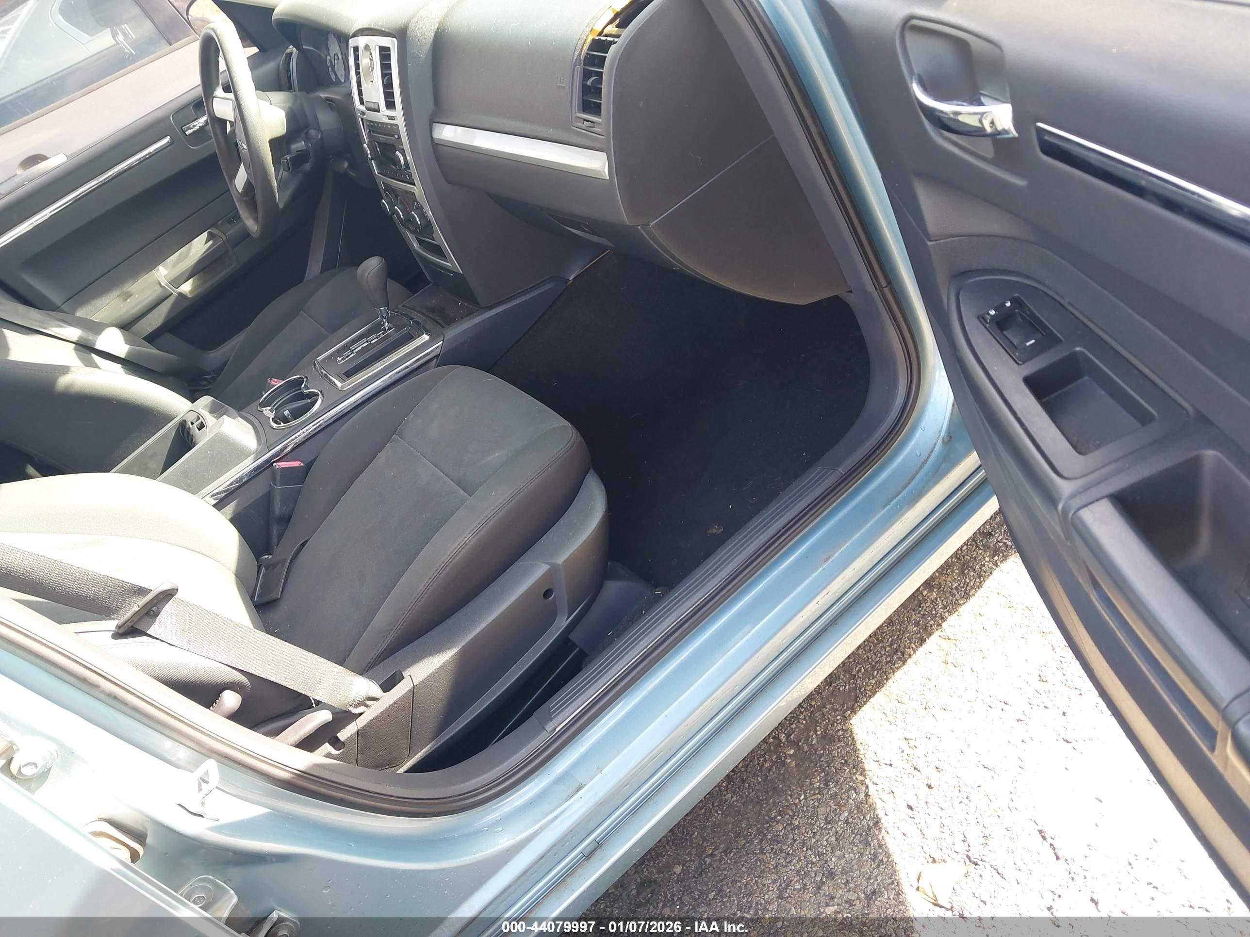 CHRYSLER 300 image 5