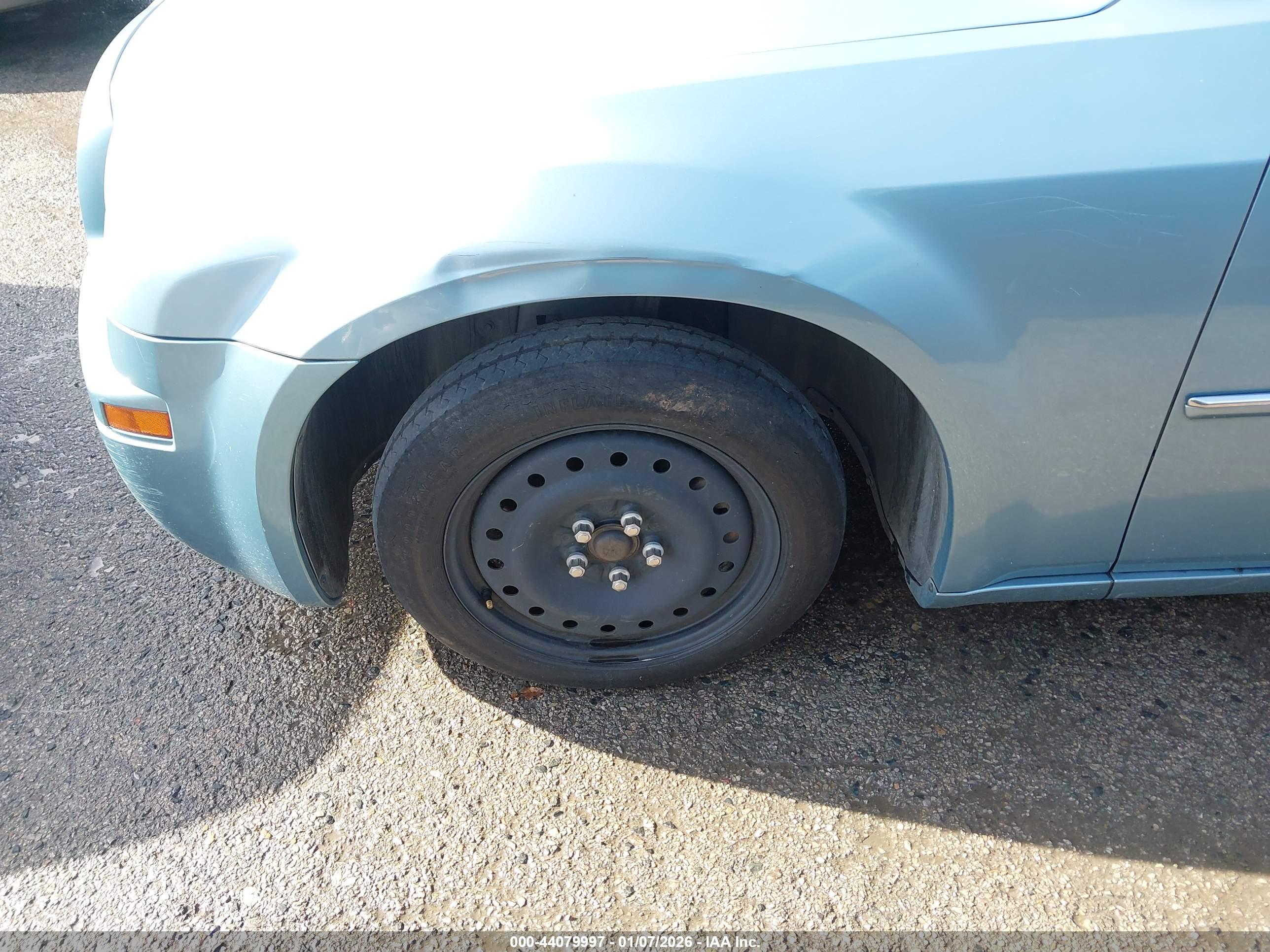 CHRYSLER 300 image 6