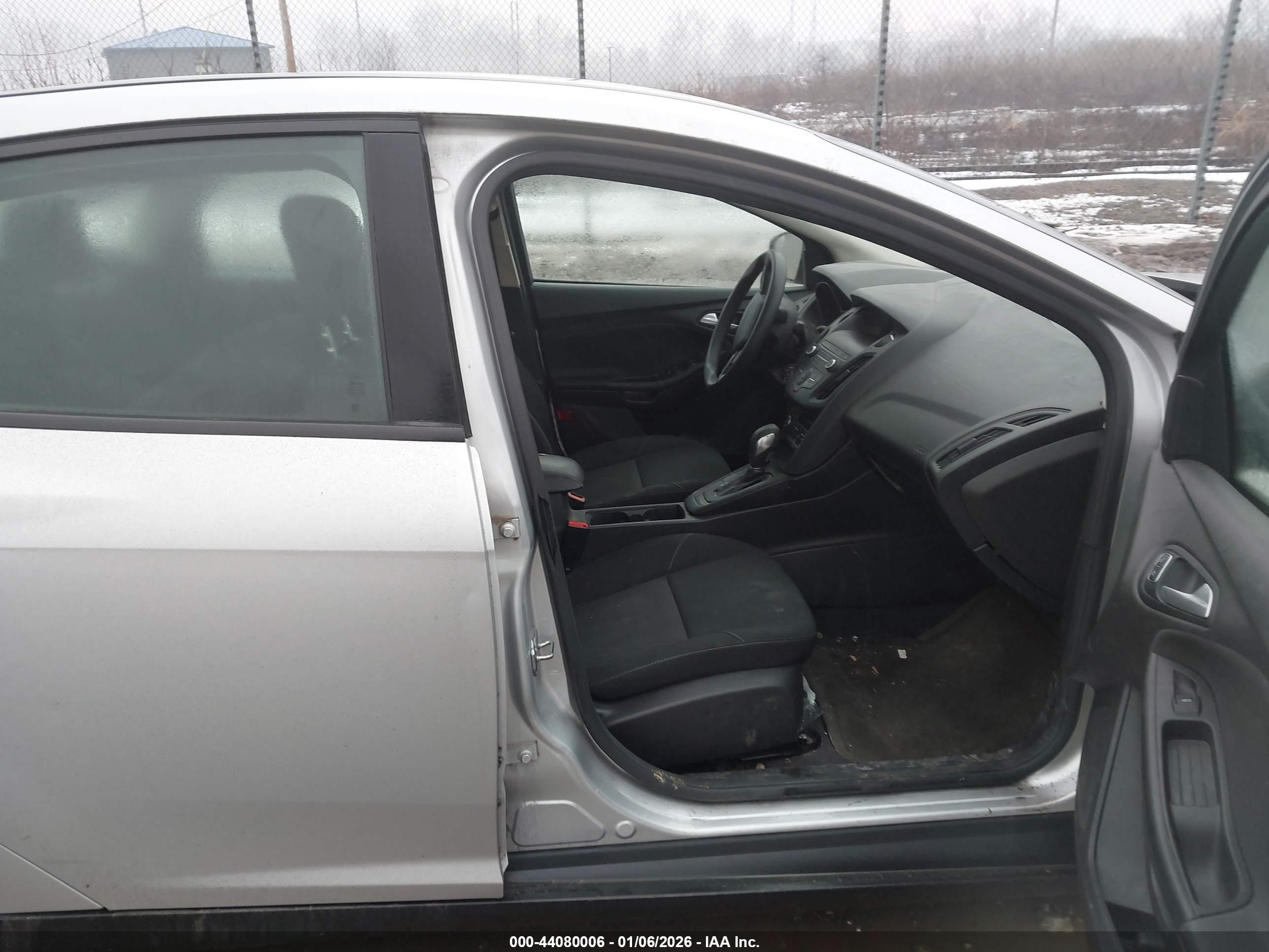 FORD FOCUS image 5