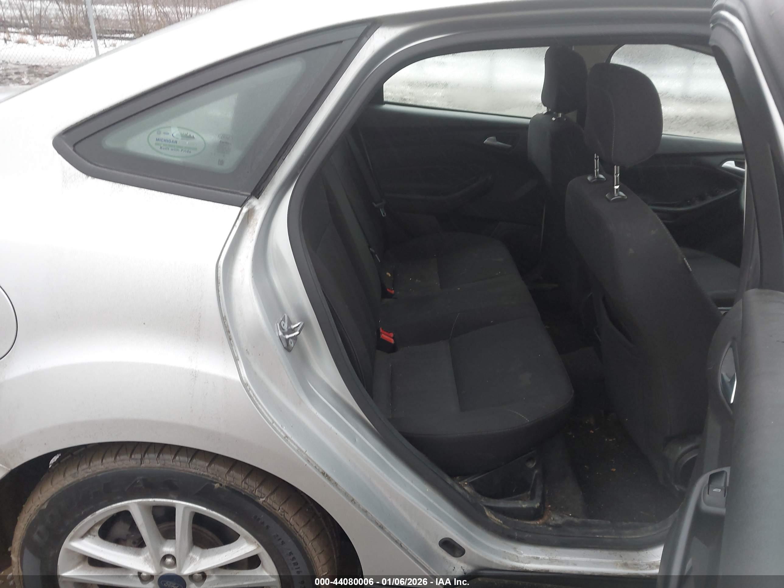 FORD FOCUS image 8