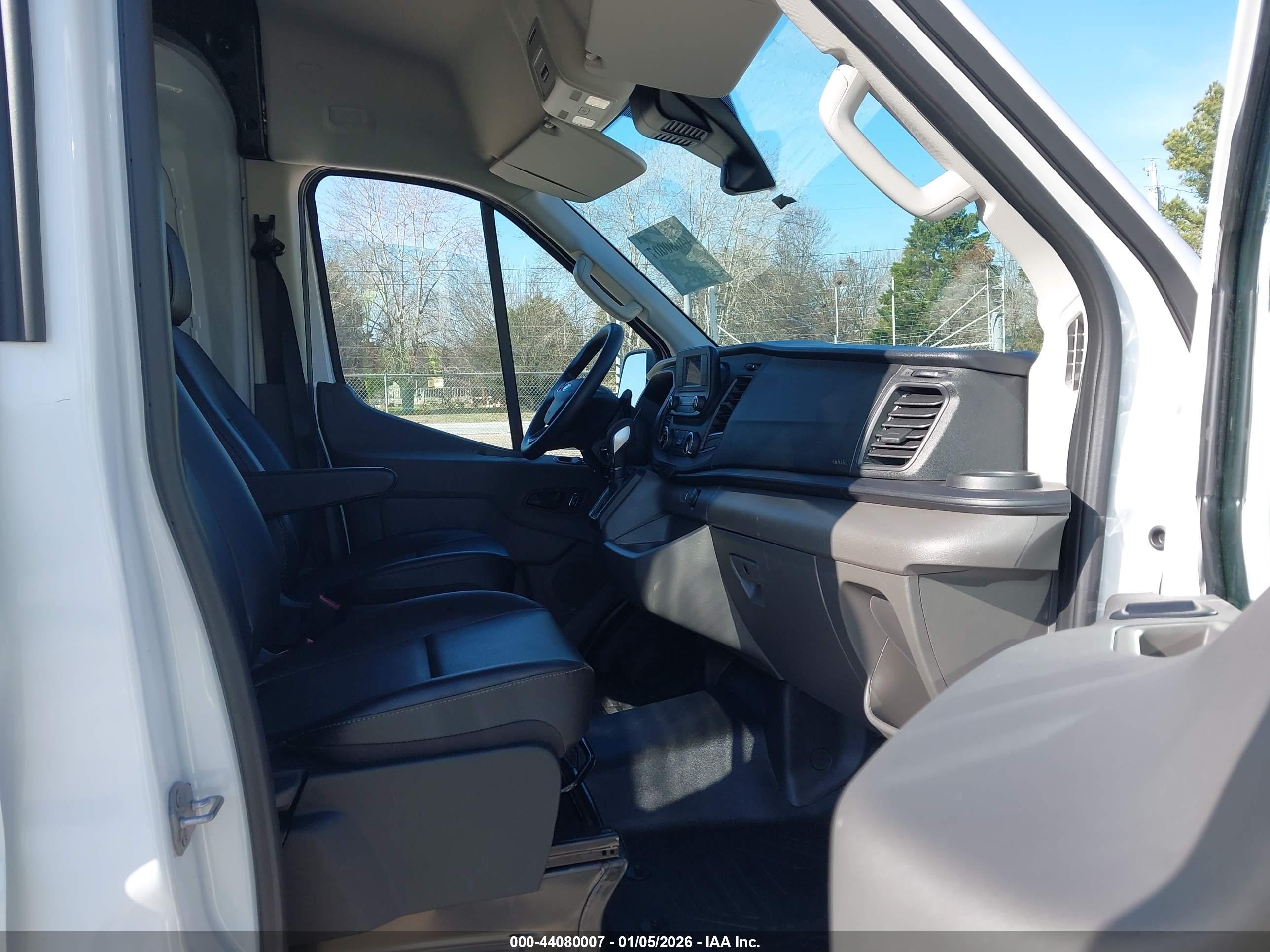 FORD TRANSIT-250 image 5