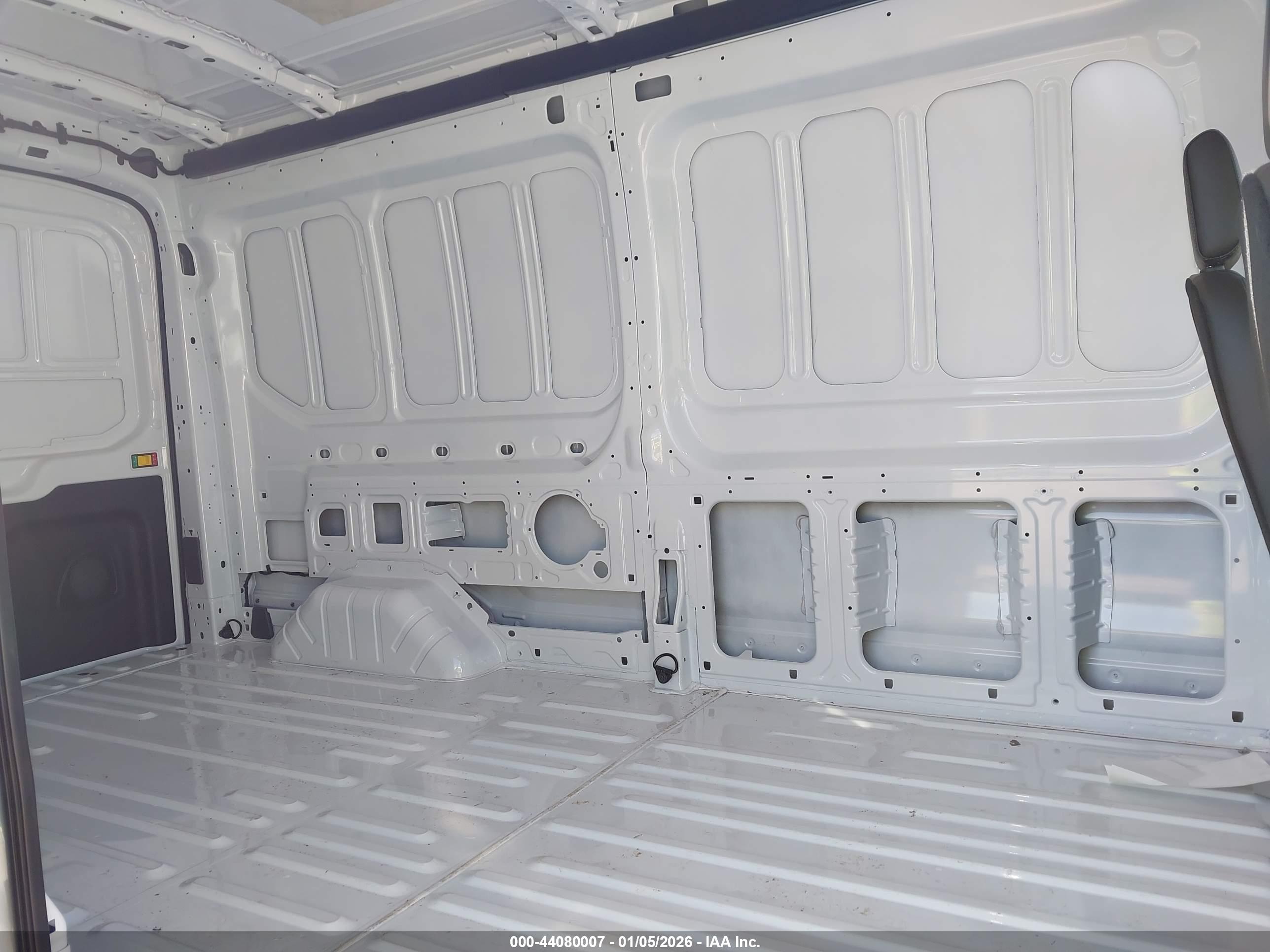 FORD TRANSIT-250 image 8