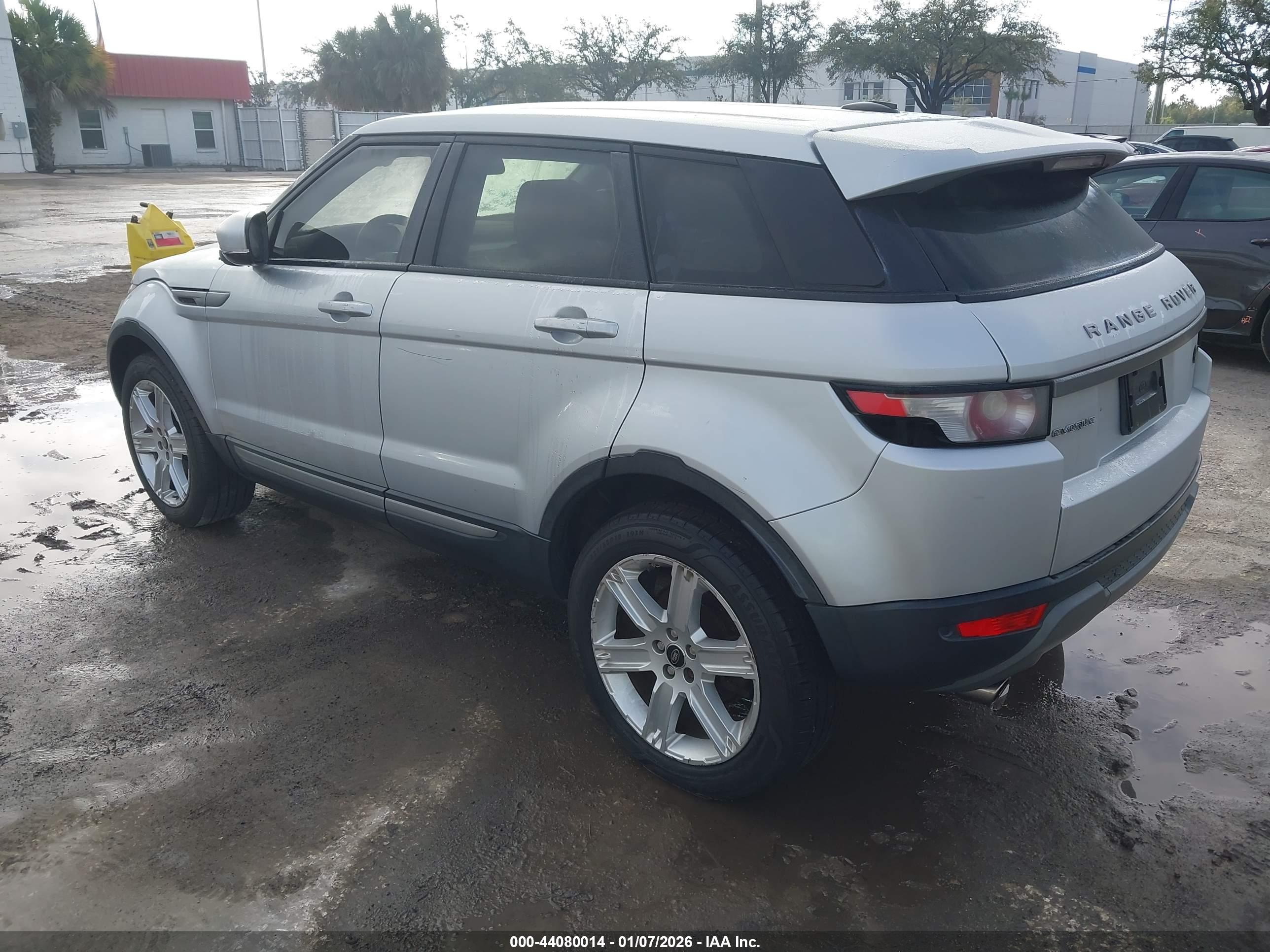 LAND ROVER image 3