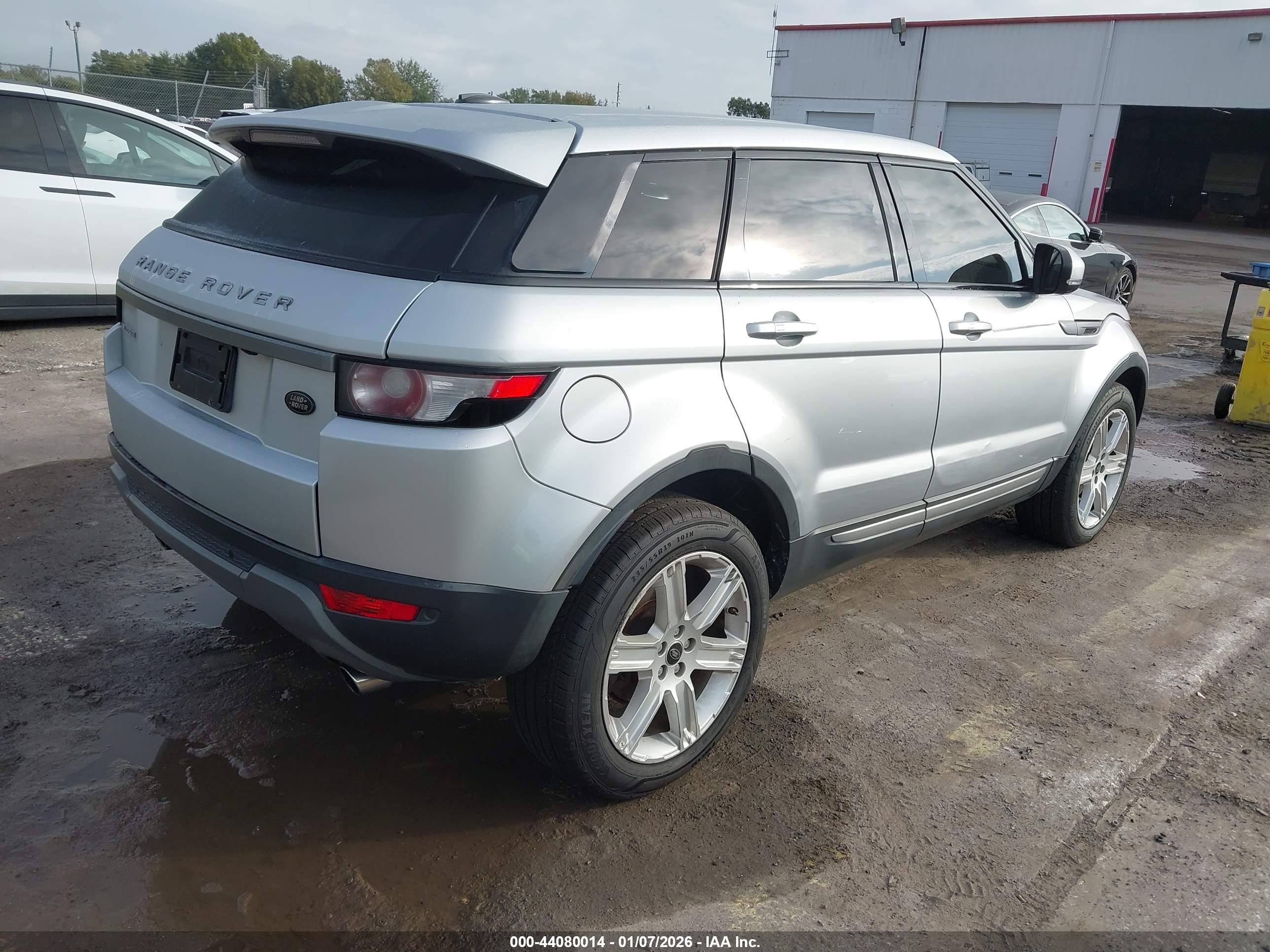 LAND ROVER image 4