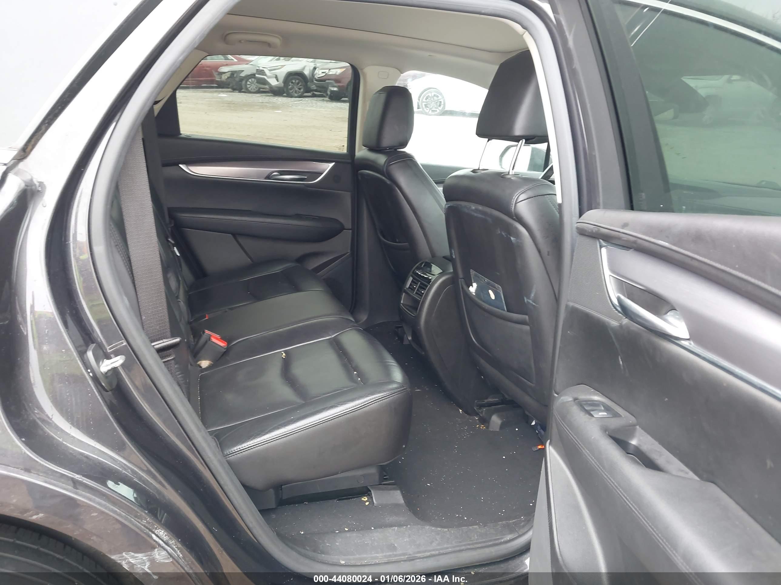 CADILLAC XT5 image 8