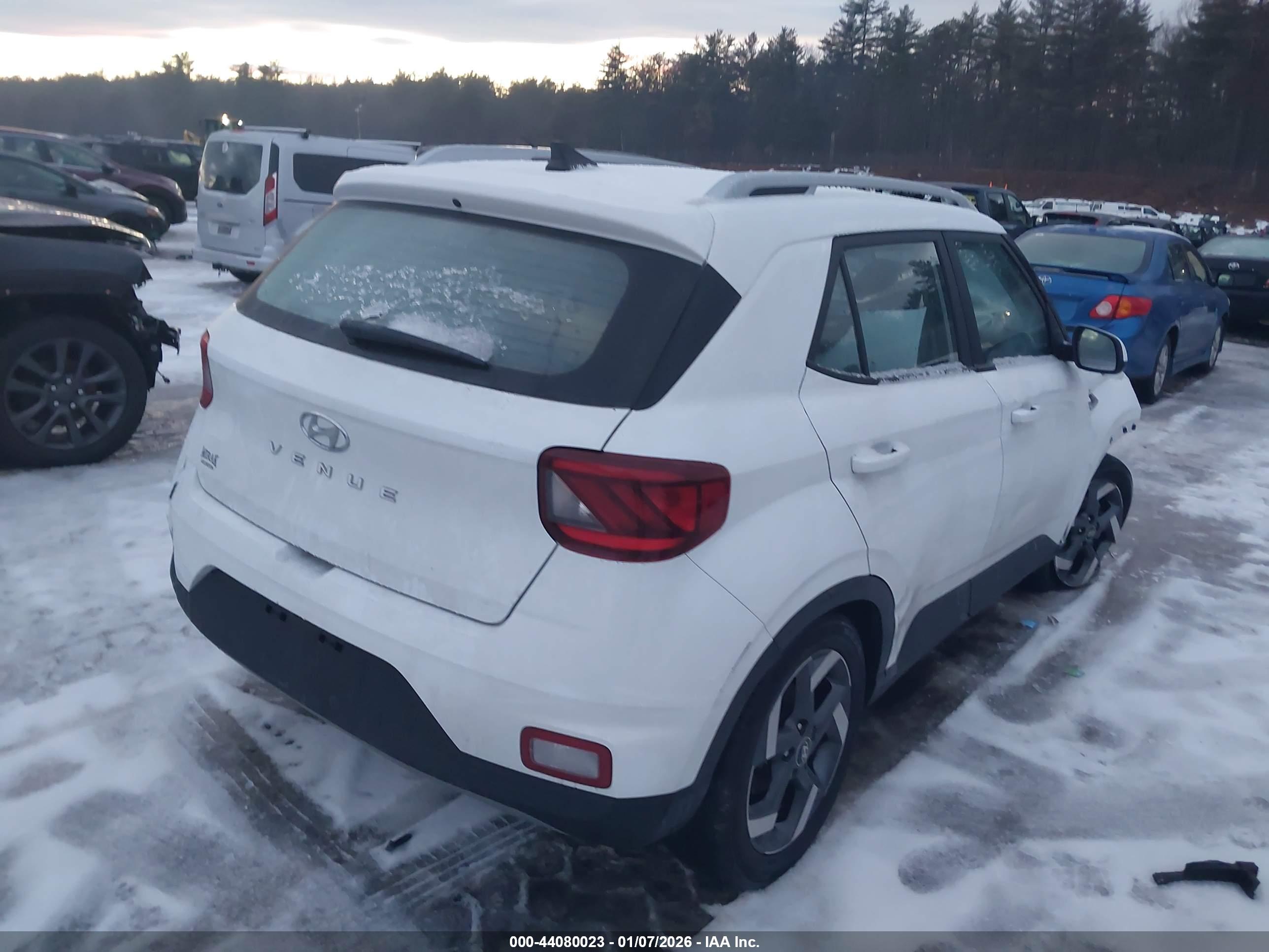 HYUNDAI VENUE image 4