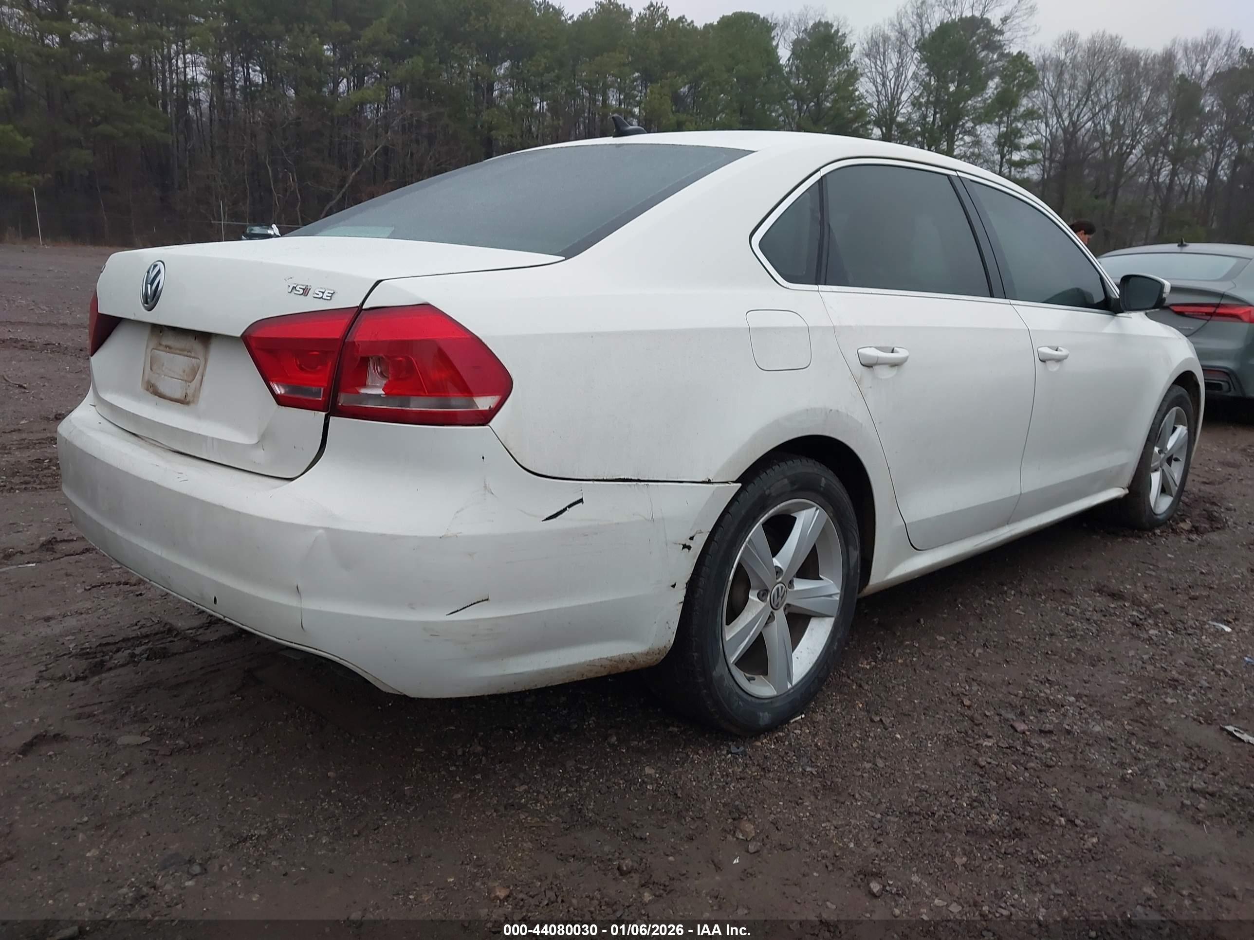 VOLKSWAGEN PASSAT image 4