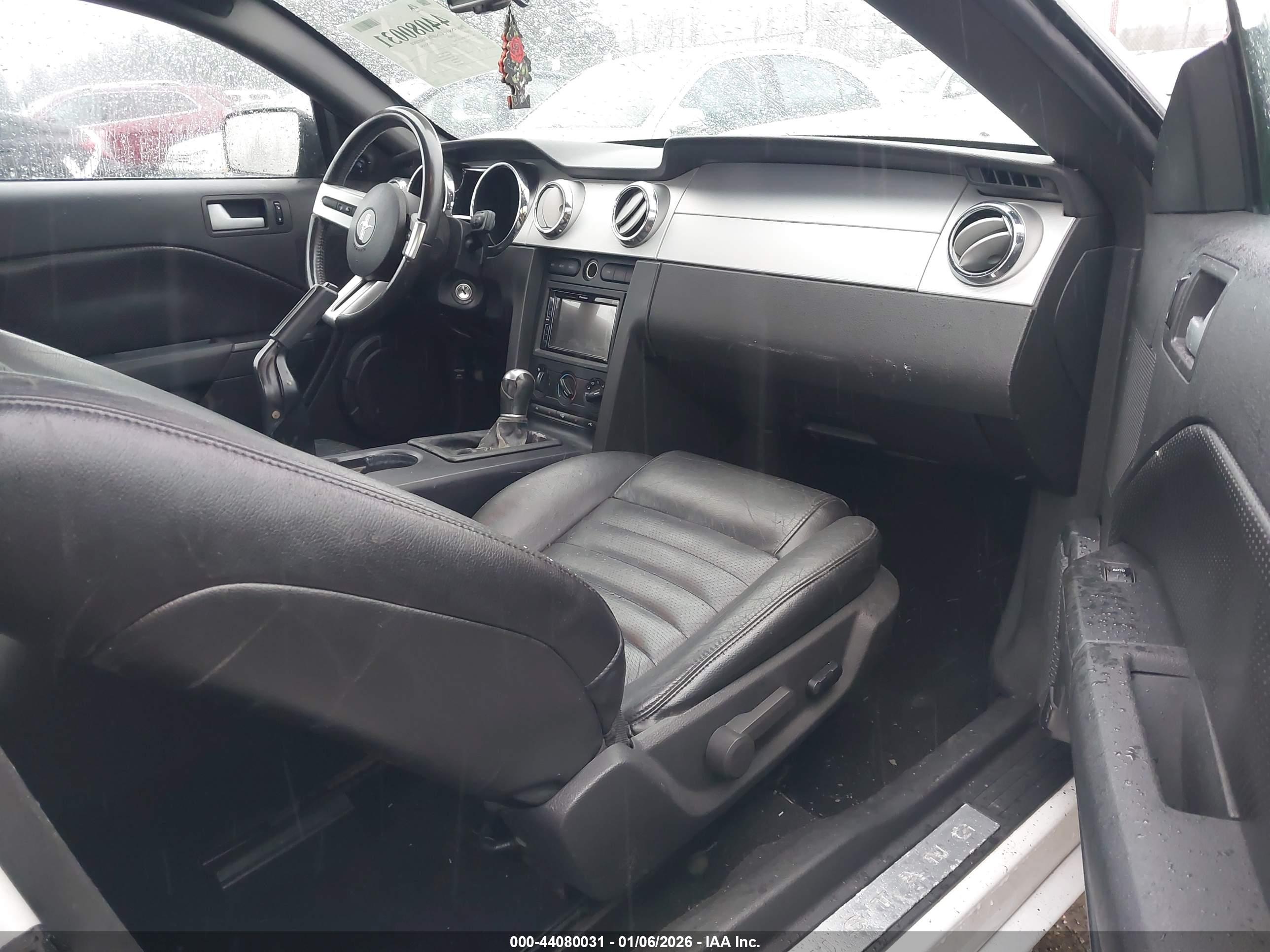 FORD MUSTANG image 5