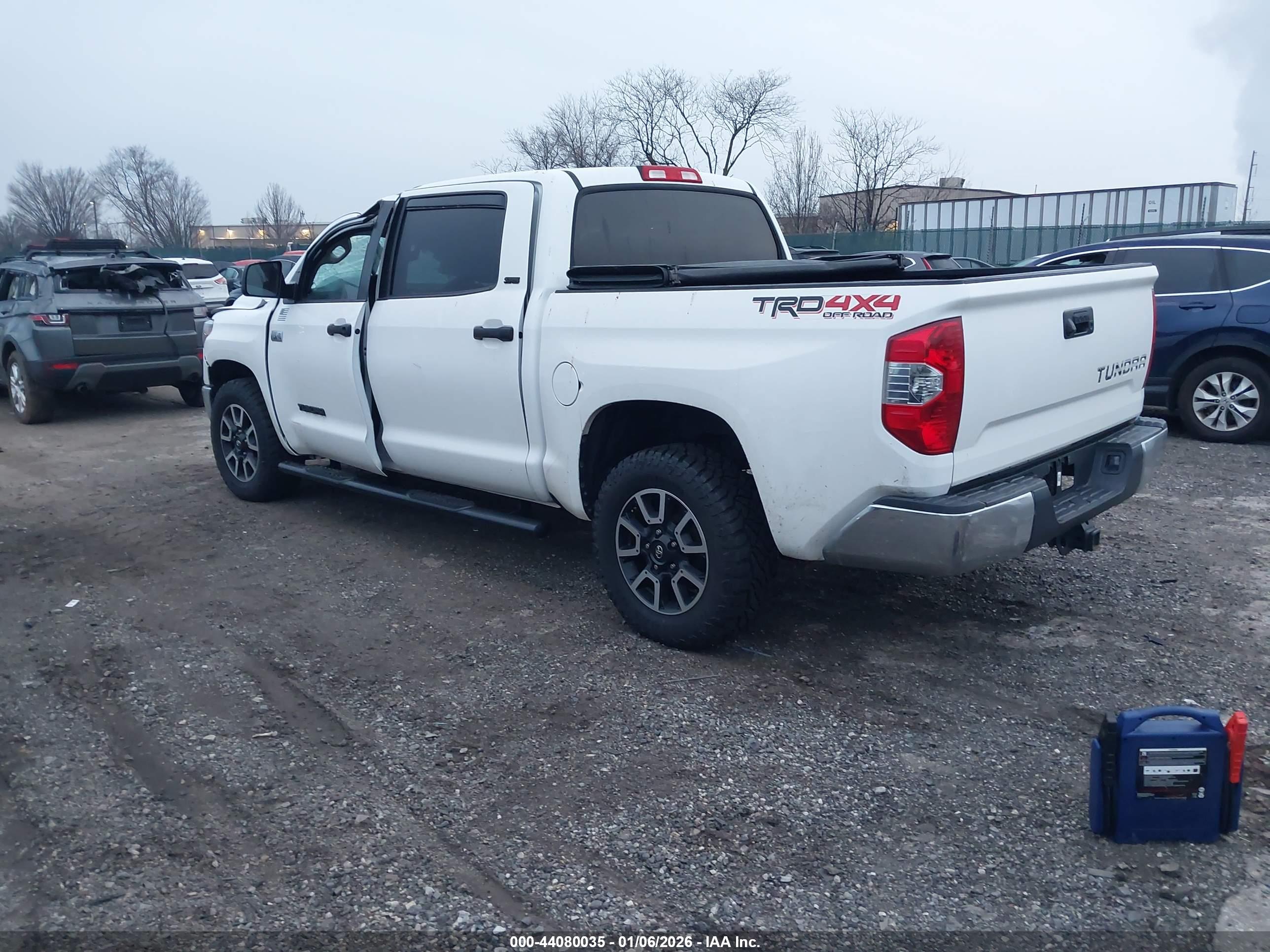 TOYOTA TUNDRA image 3