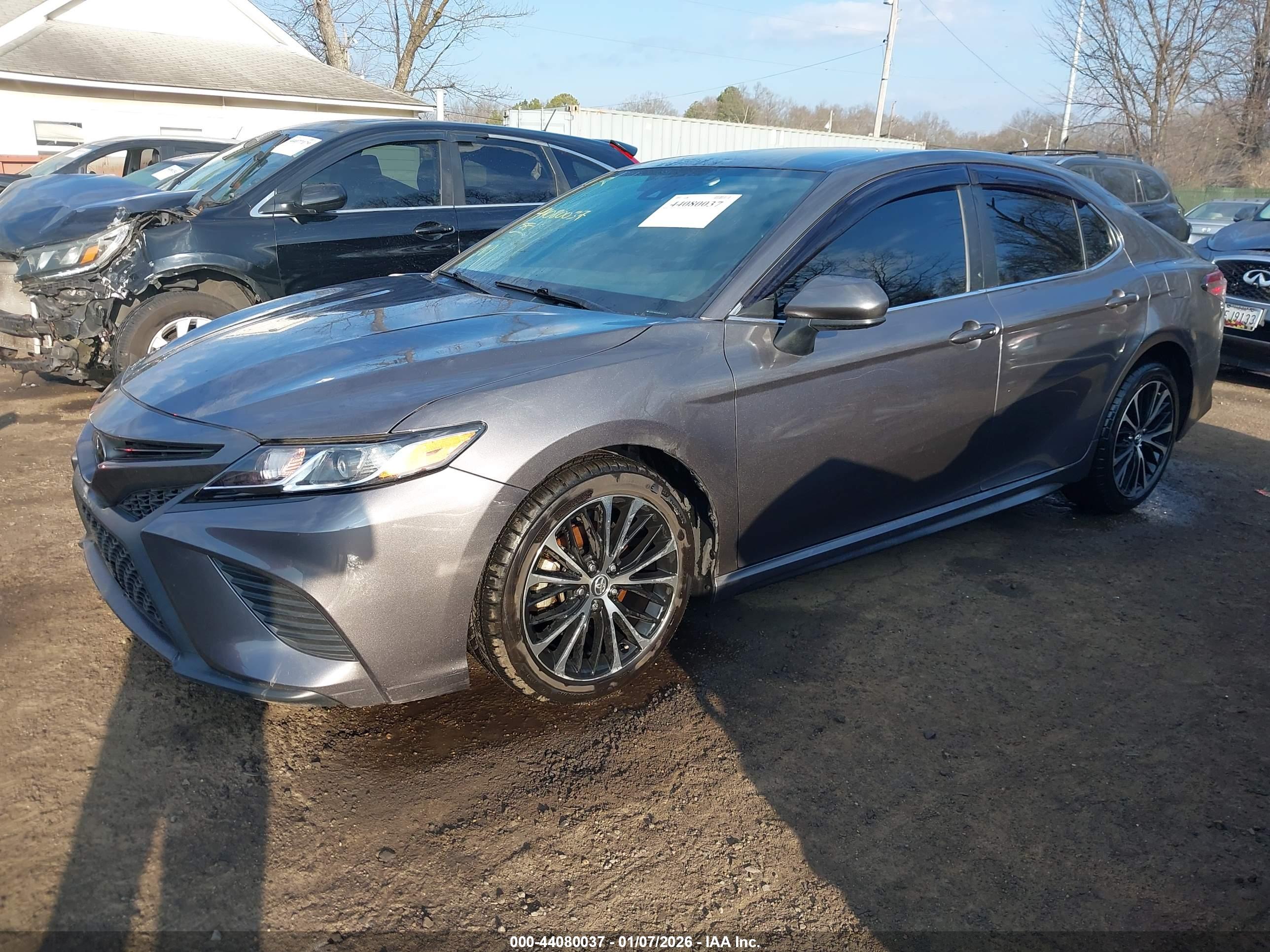 TOYOTA CAMRY image 2