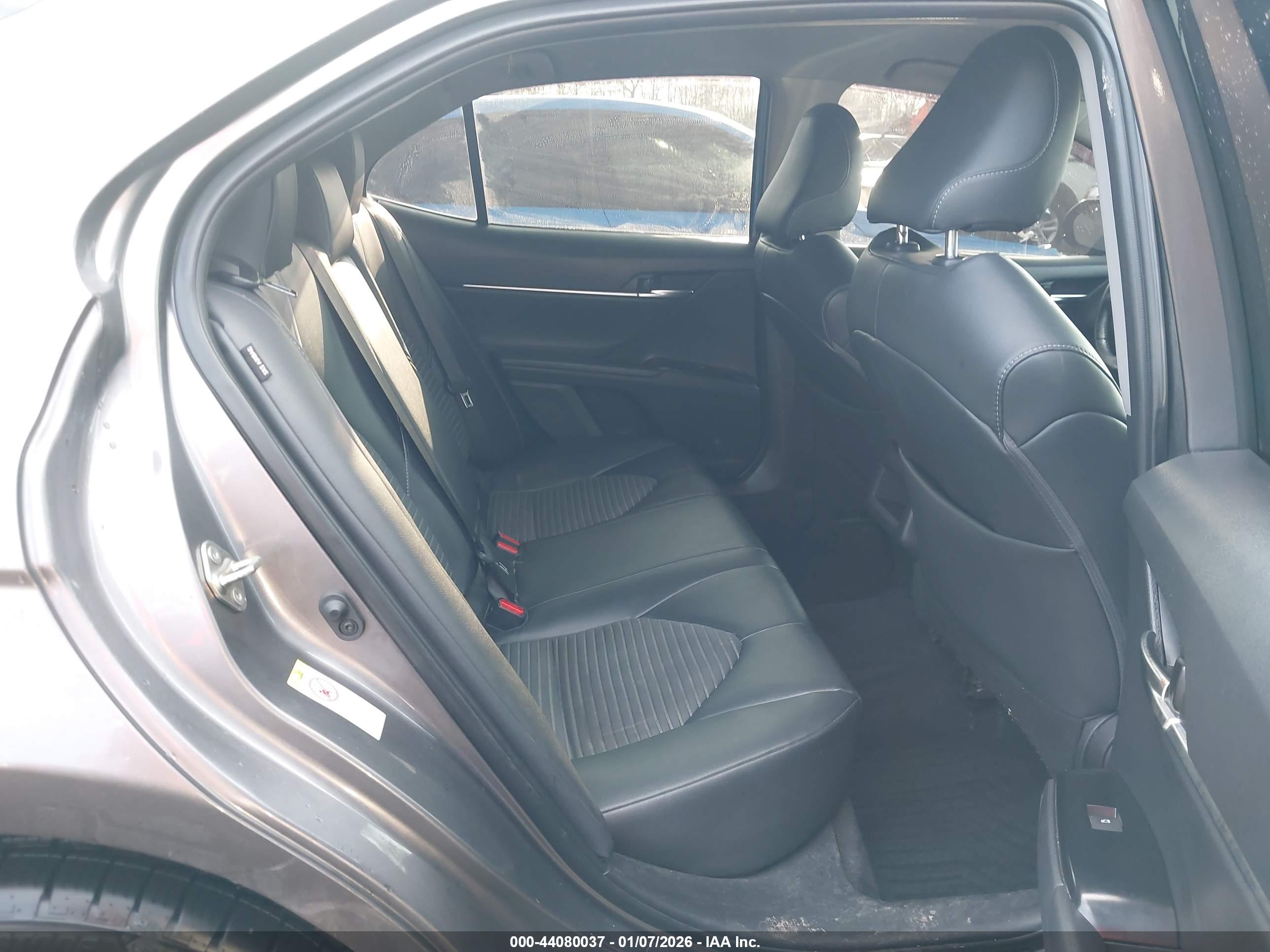 TOYOTA CAMRY image 8