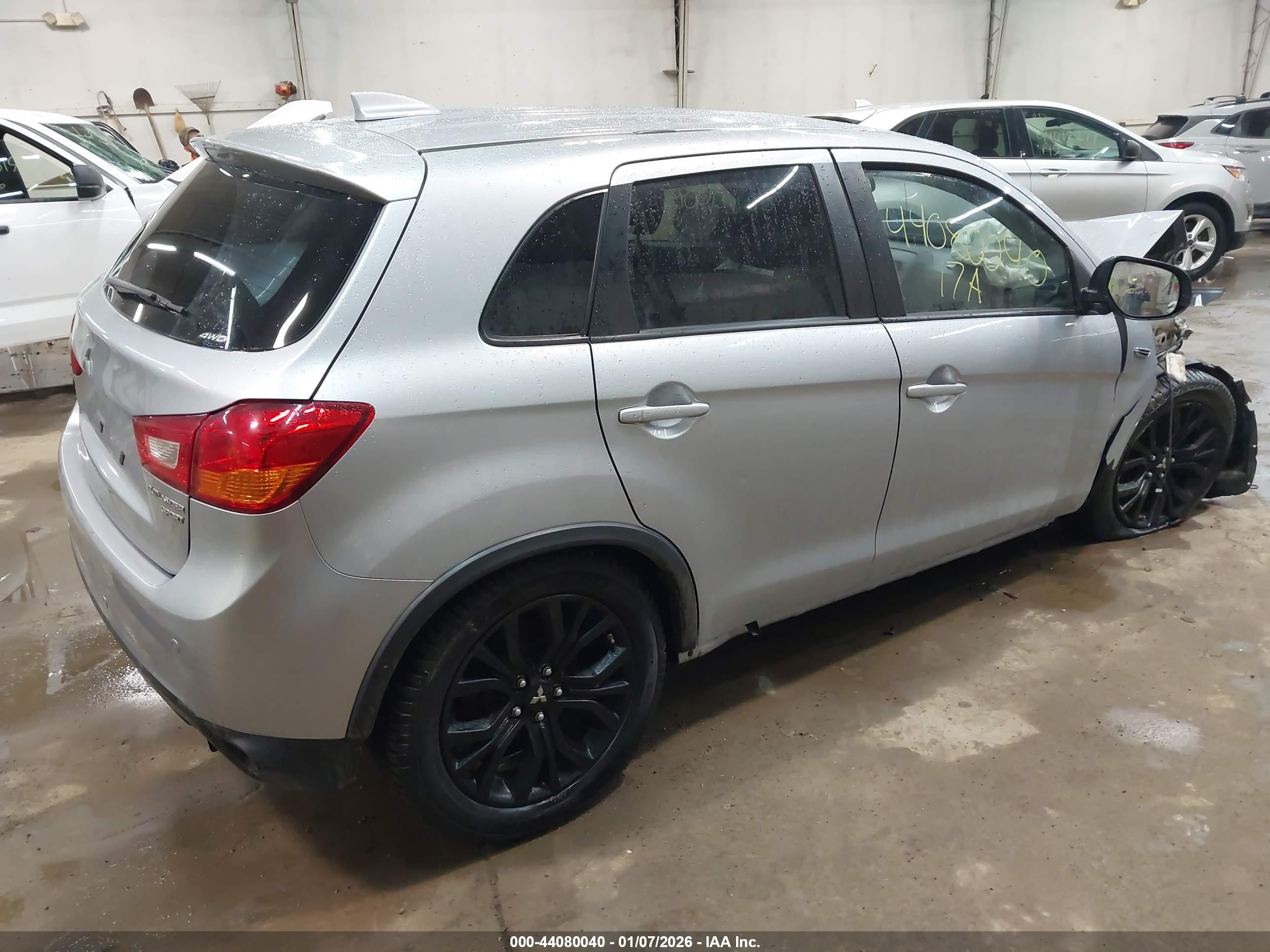 MITSUBISHI OUTLANDER image 4