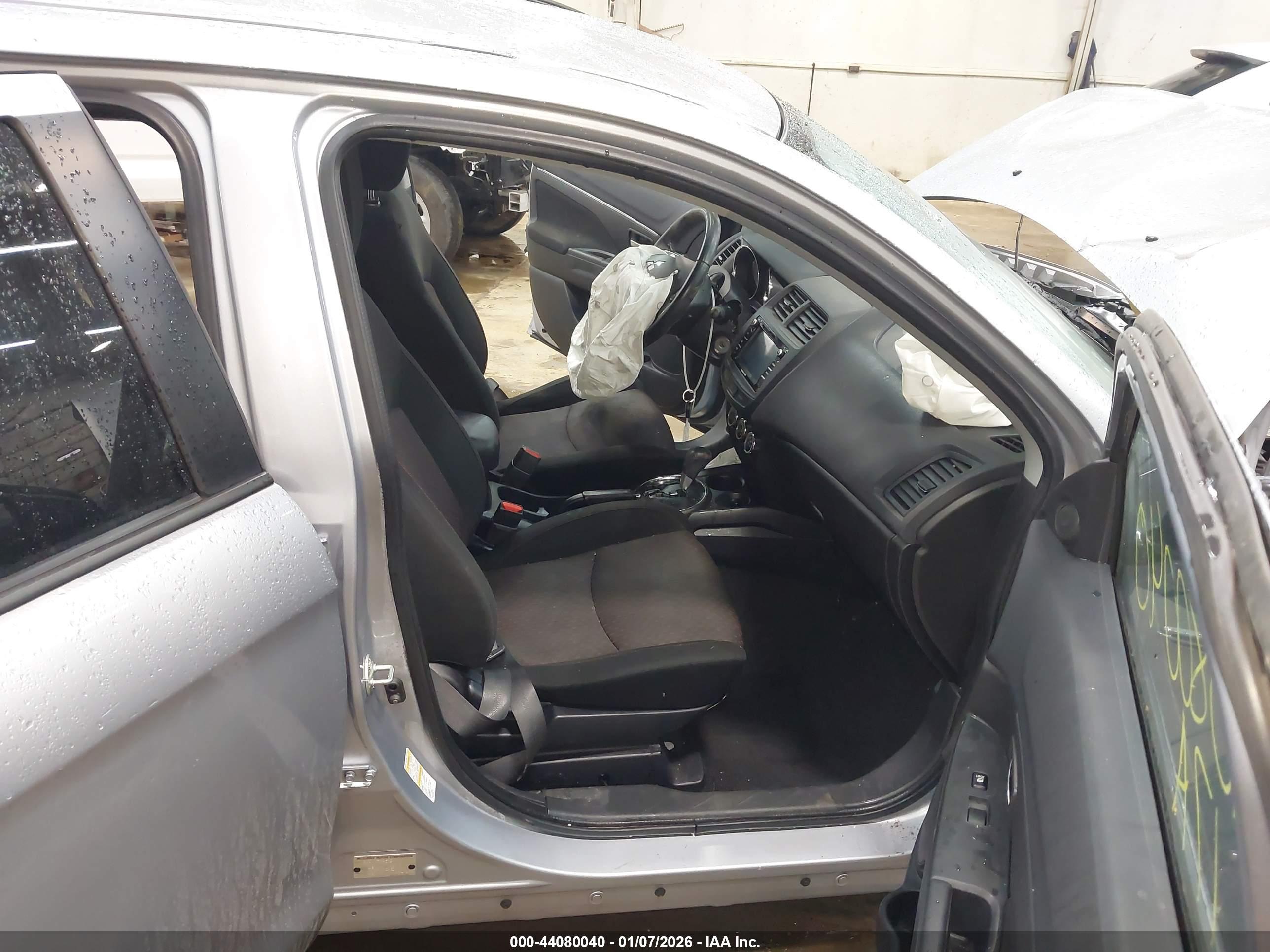 MITSUBISHI OUTLANDER image 5