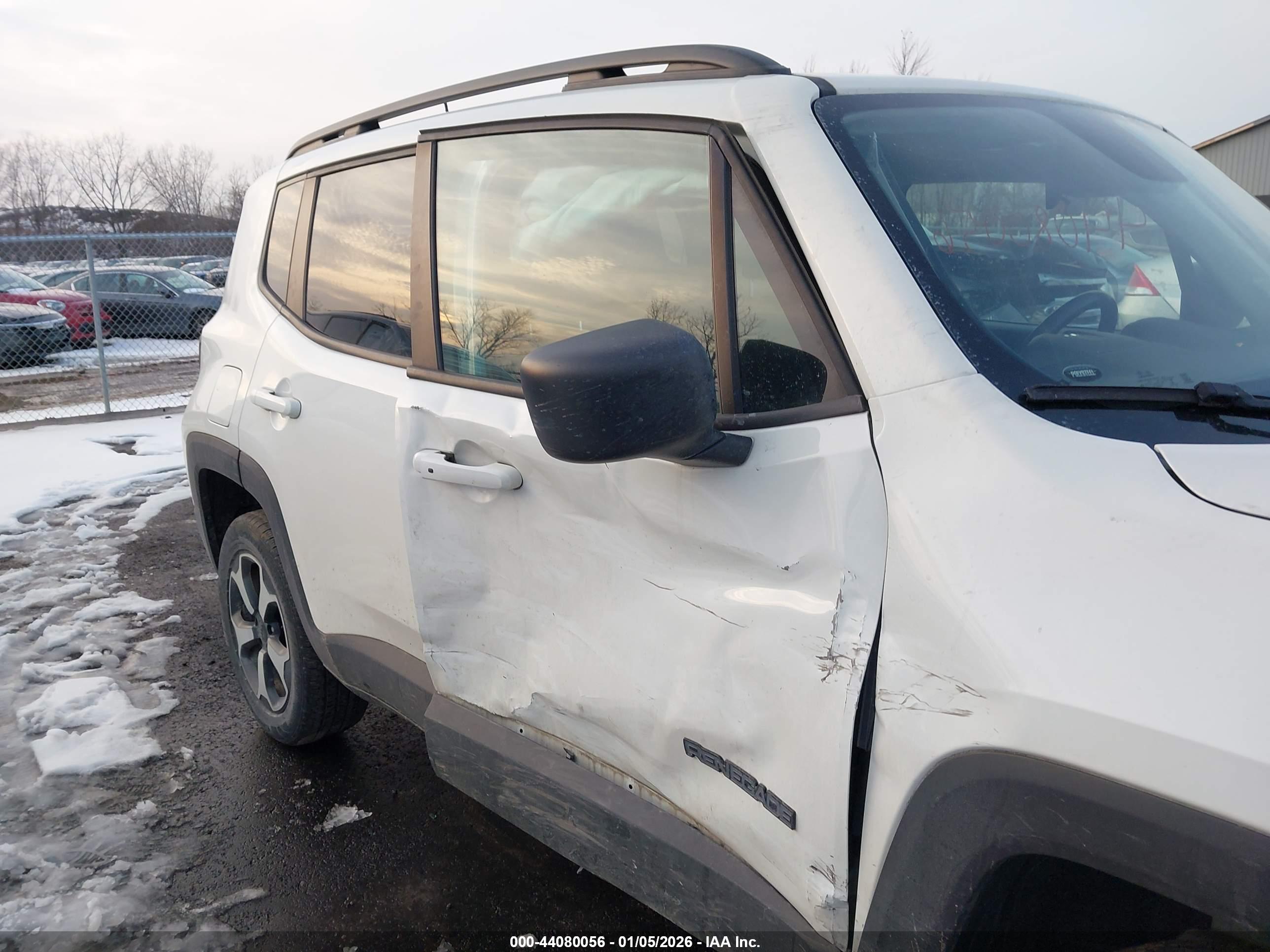JEEP RENEGADE image 6