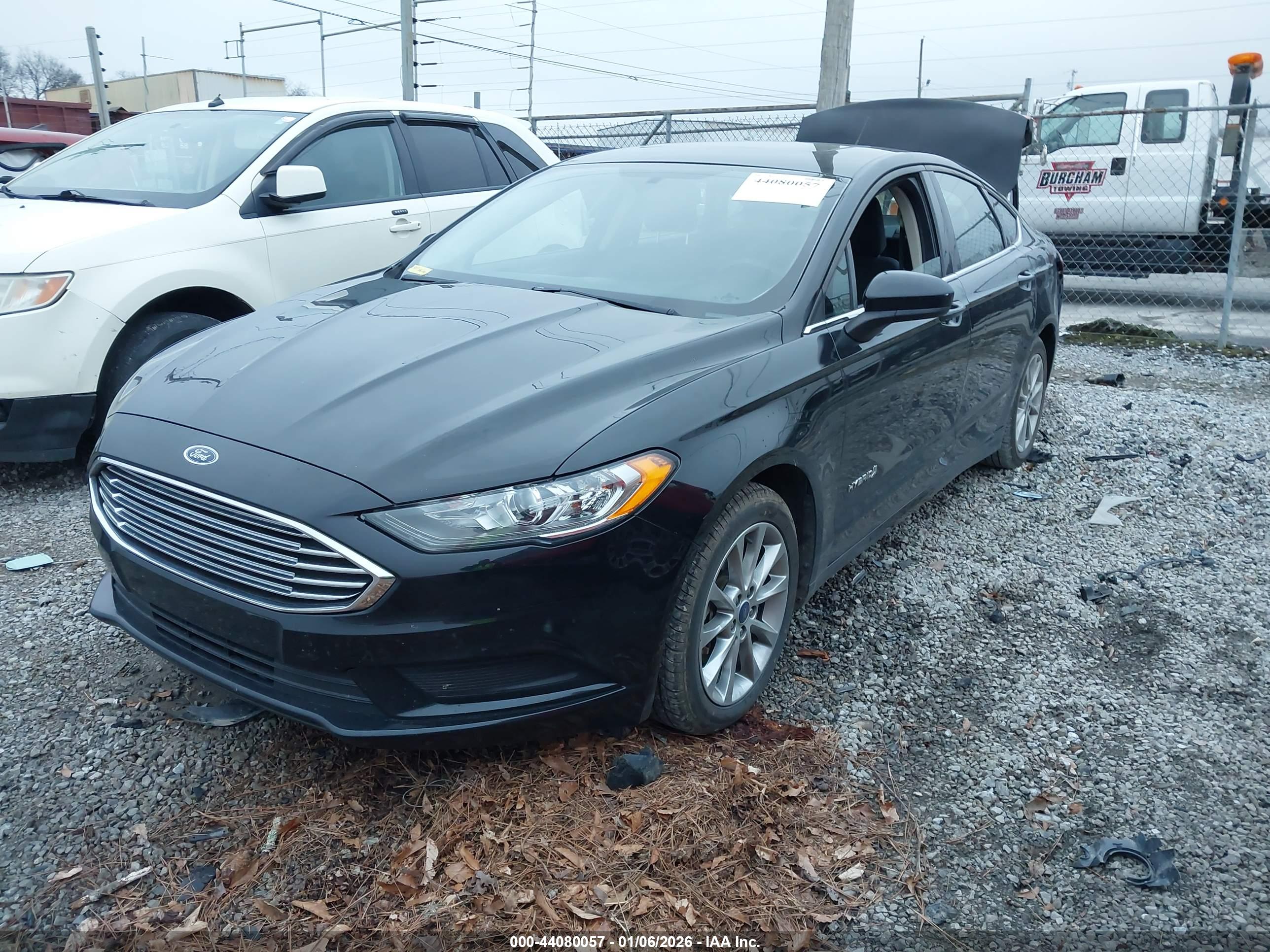 FORD FUSION image 2